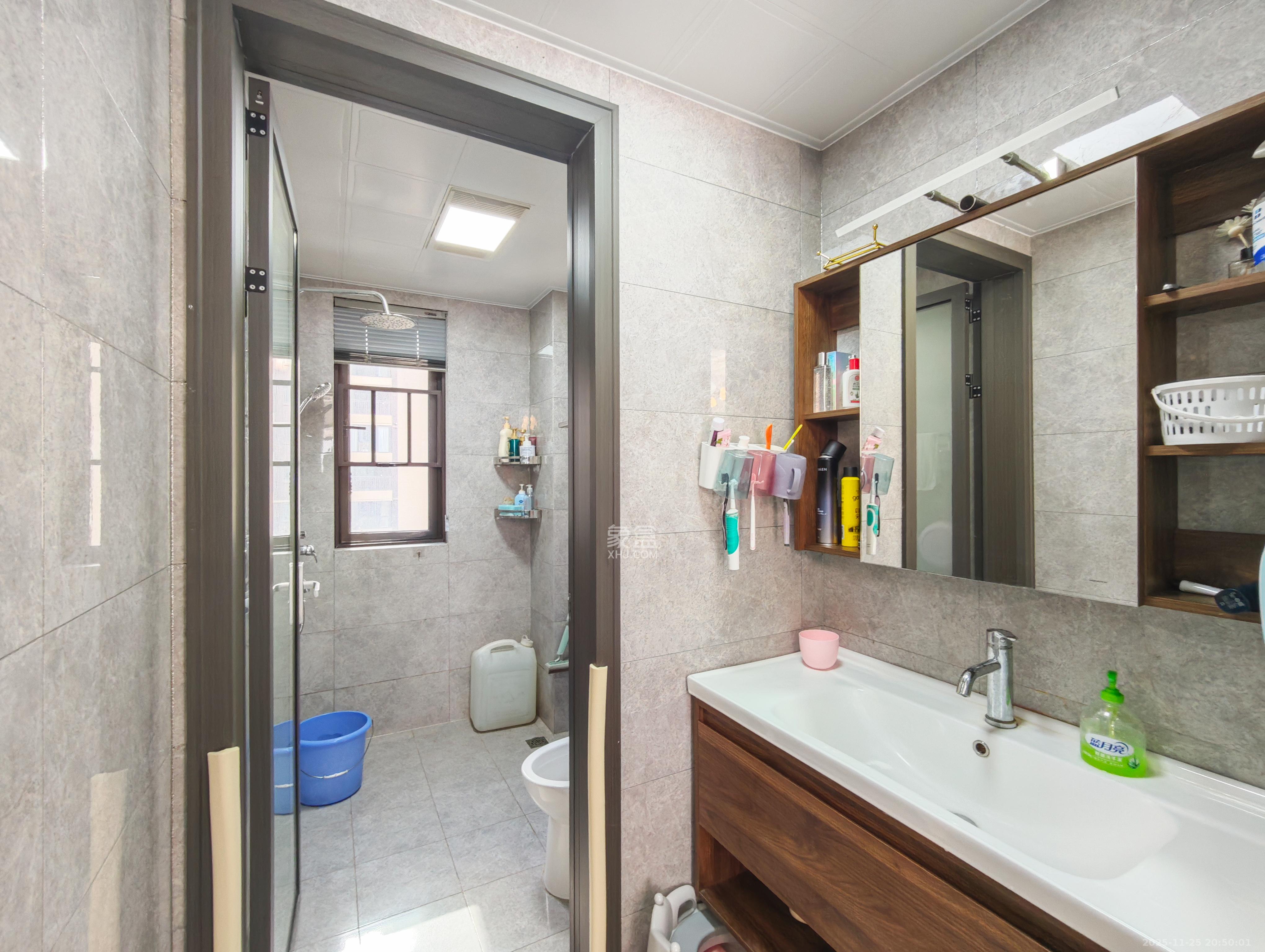 保利城（中航城国际社区、郡原美村）  4室2厅2卫    155.0万卫生间