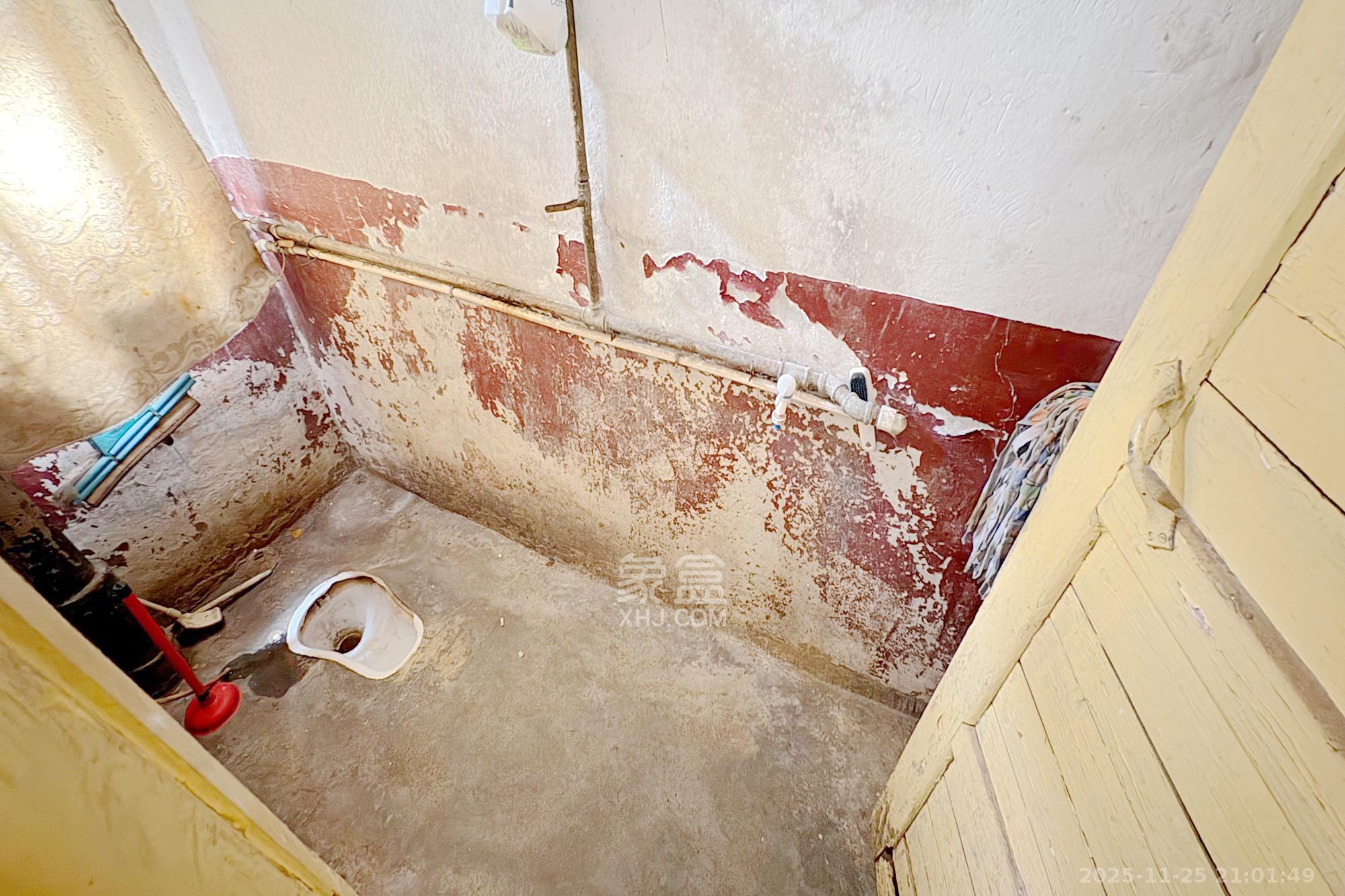 桐荫里社区 2室1厅1卫 38.0万 桐荫里社区 2室1厅1卫 38.0万卫生间