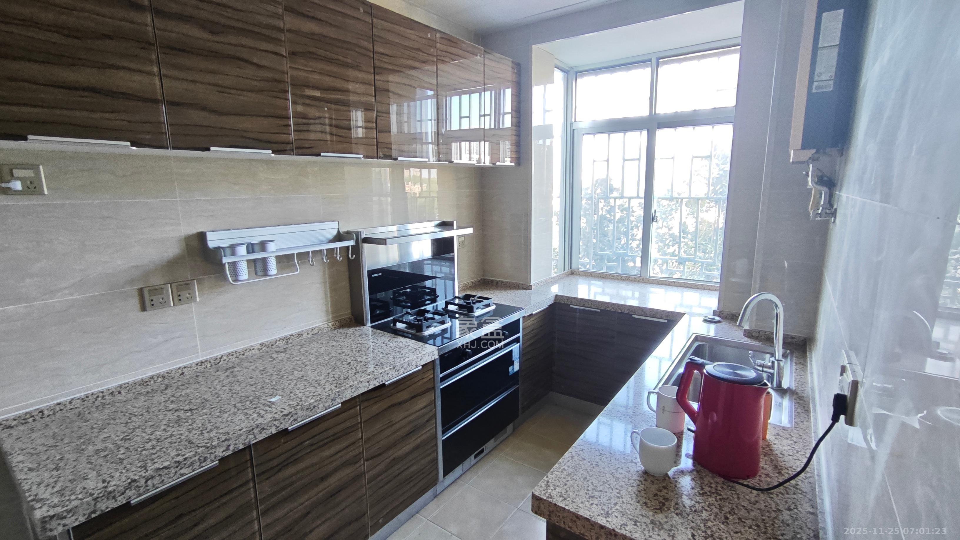 湘潭交警小区  3室2厅2卫    68.0万客厅