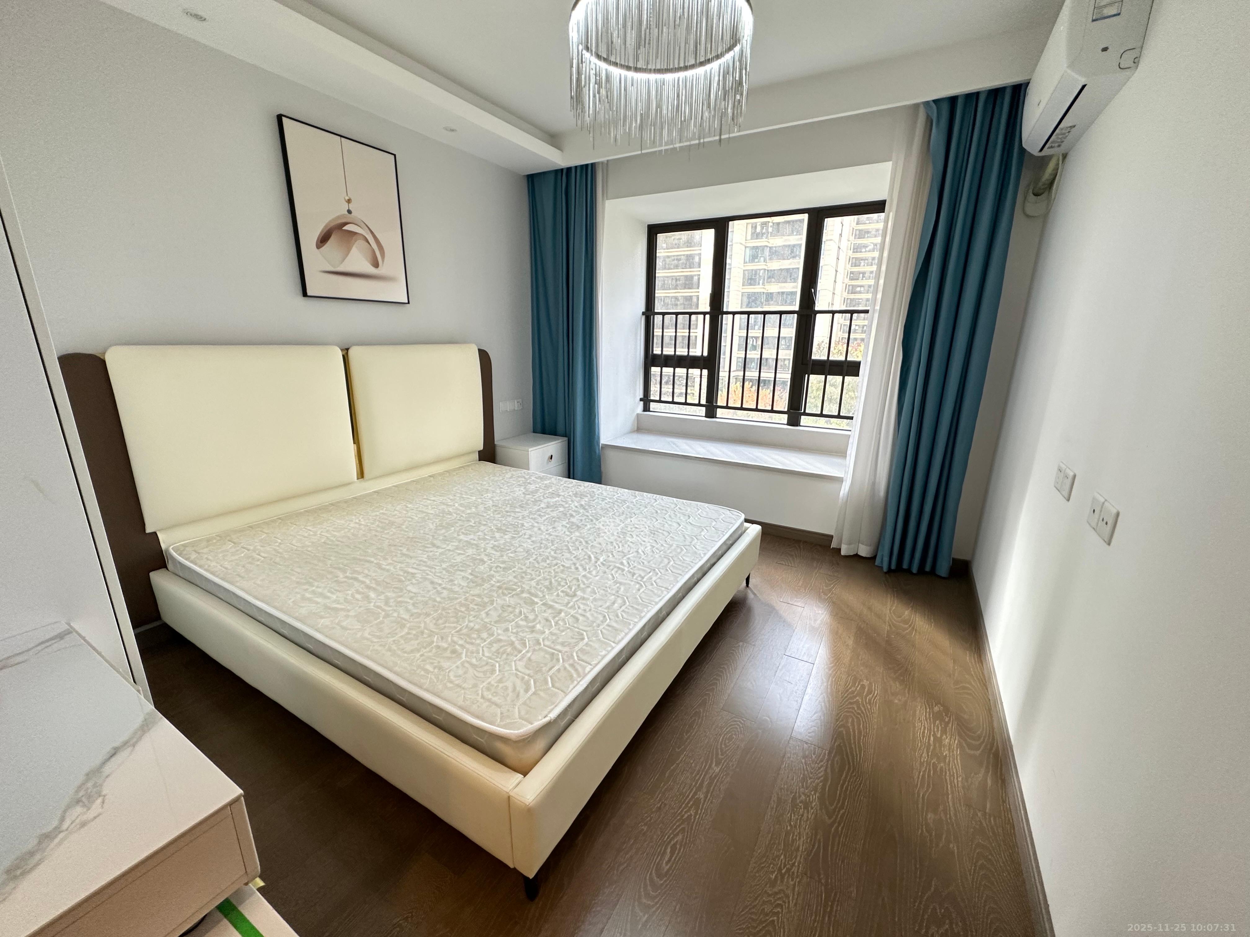 龙湖铂金中心（龙湖春江郦城）  3室2厅2卫    4300.0元/月室内图