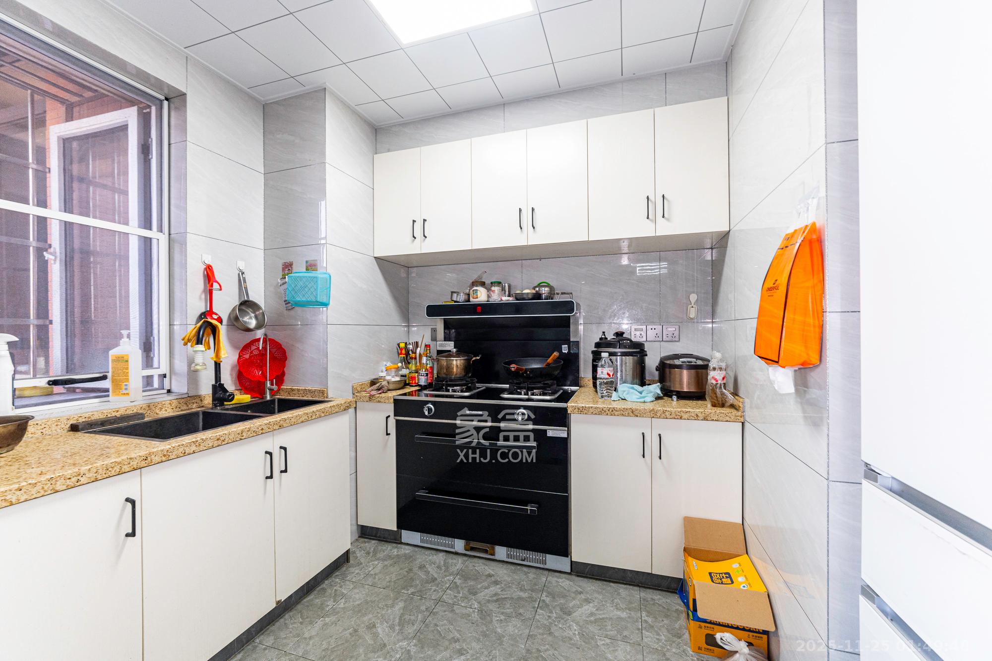 山水湾 3室2厅2卫 73.8万 山水湾 3室2厅2卫 73.8万厨房