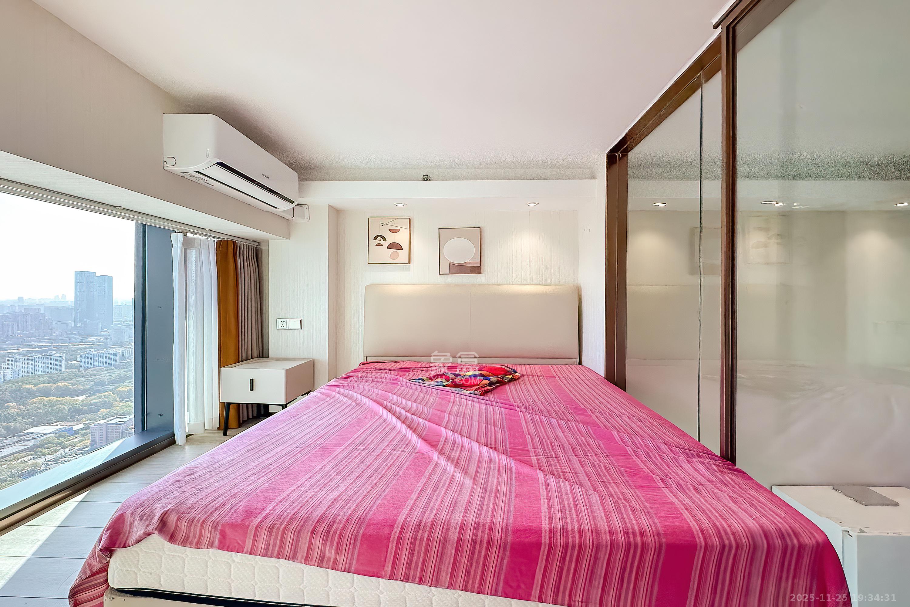 华远华时代  2室1厅1卫    48.0万卧室