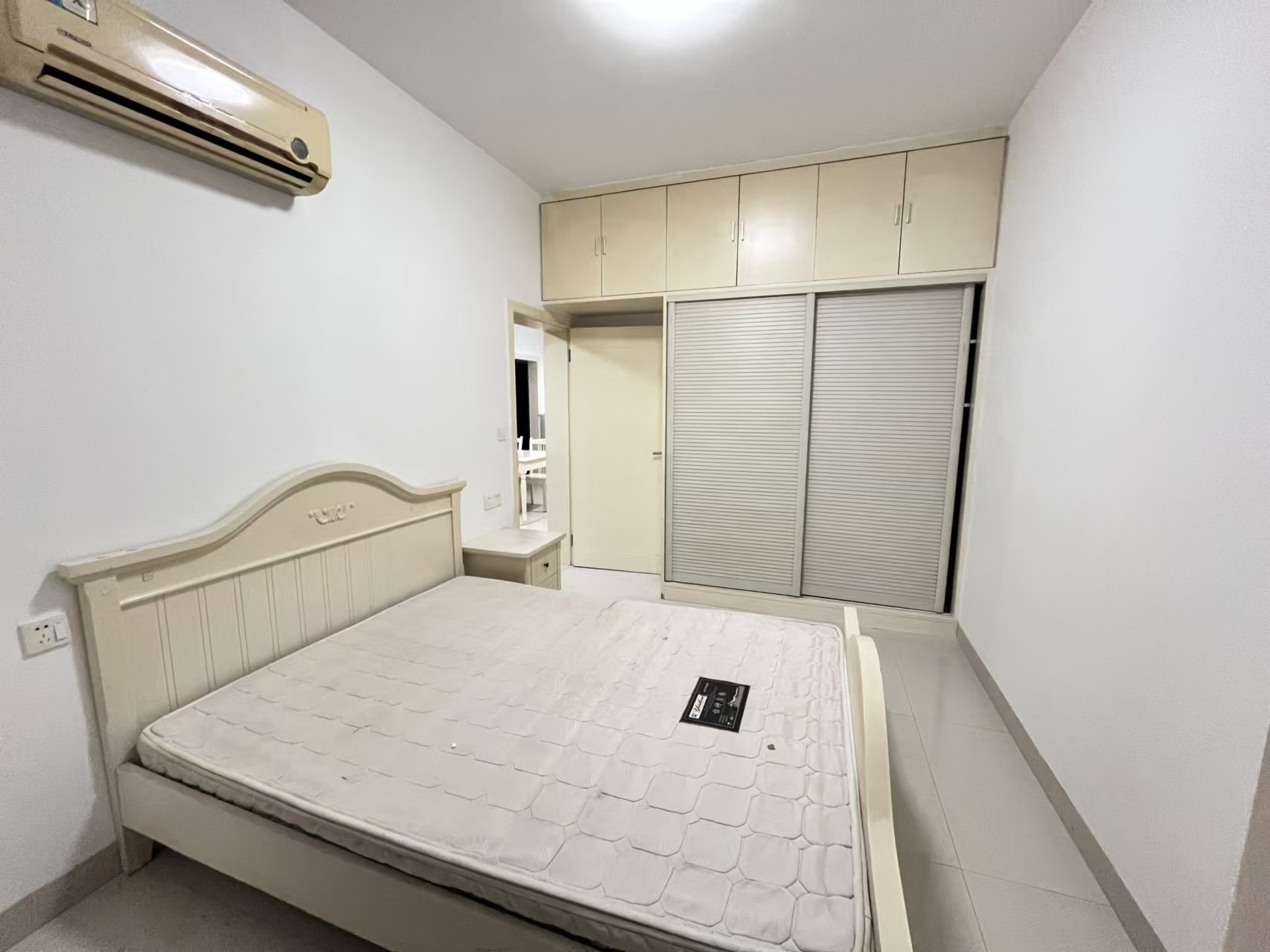 香格里拉  1室1厅1卫    1300.0元/月室内图