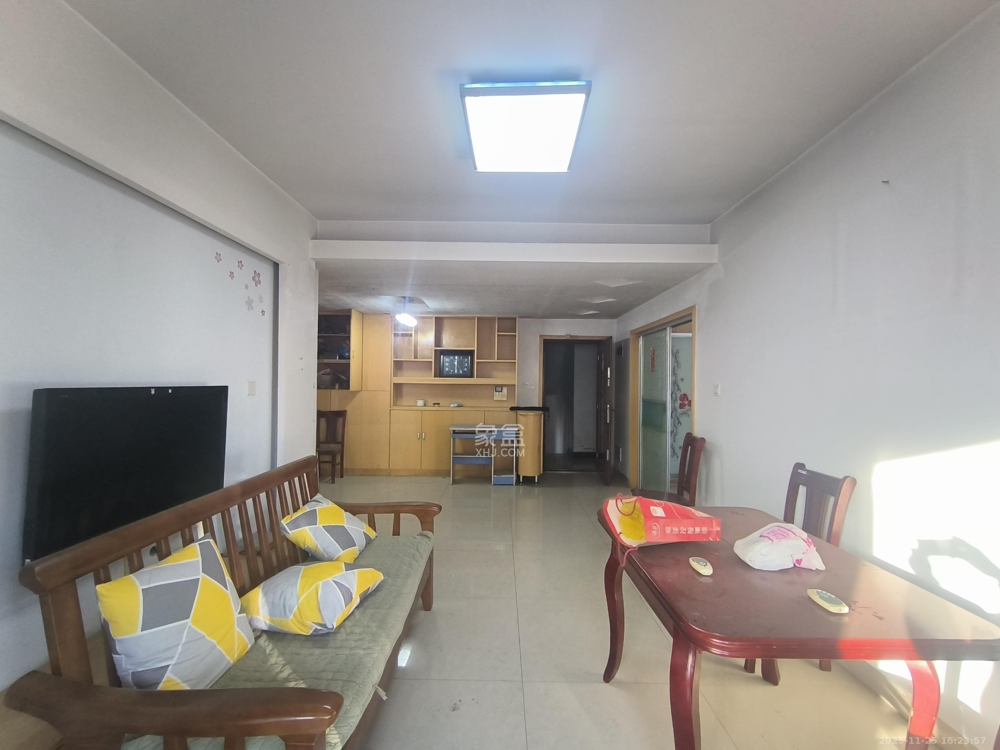 保利麓谷林语A区  2室2厅1卫    2000.0元/月室内图