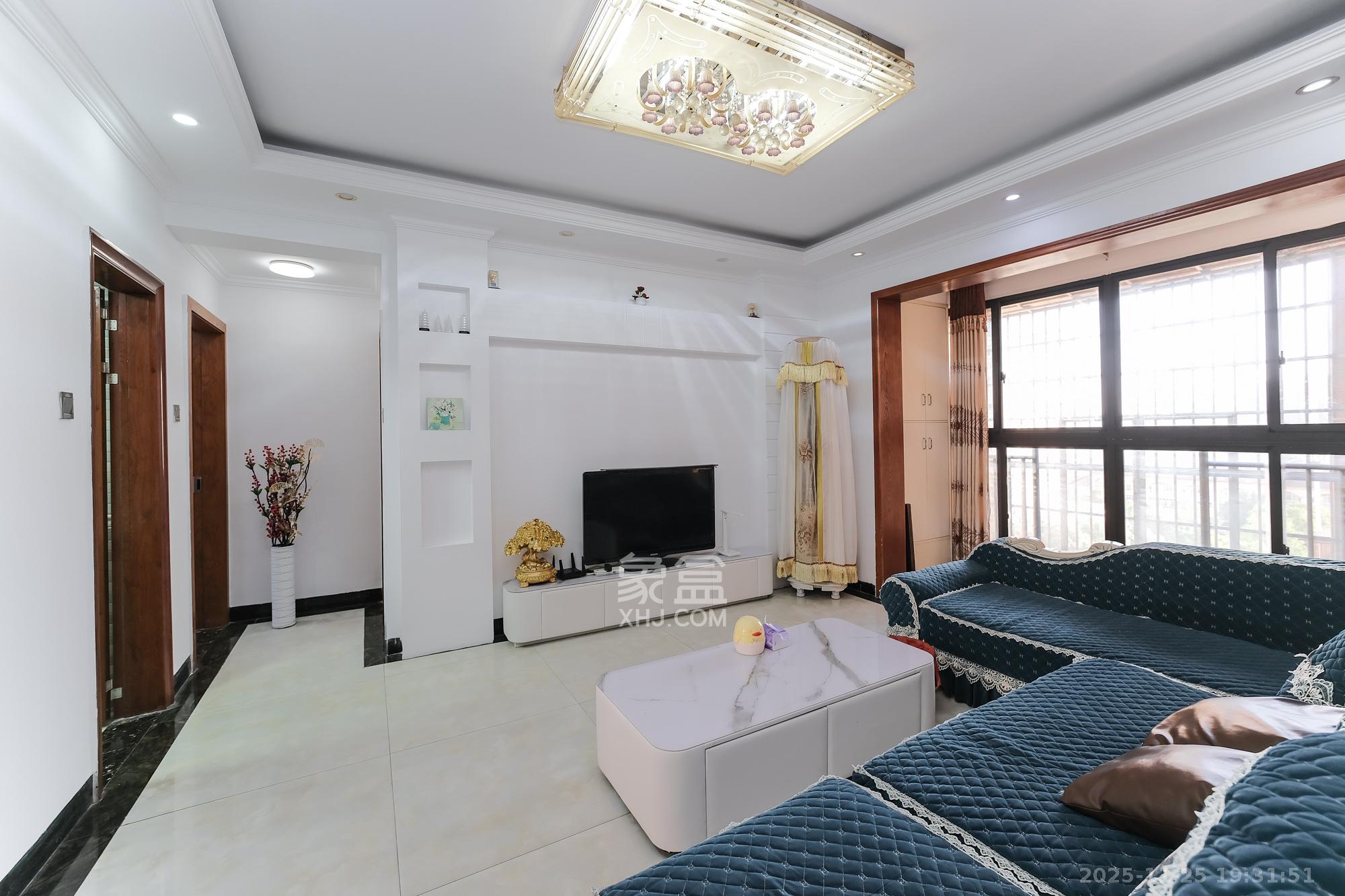 盛地春天里 3室2厅1卫 56.0万 盛地春天里 3室2厅1卫 56.0万客厅