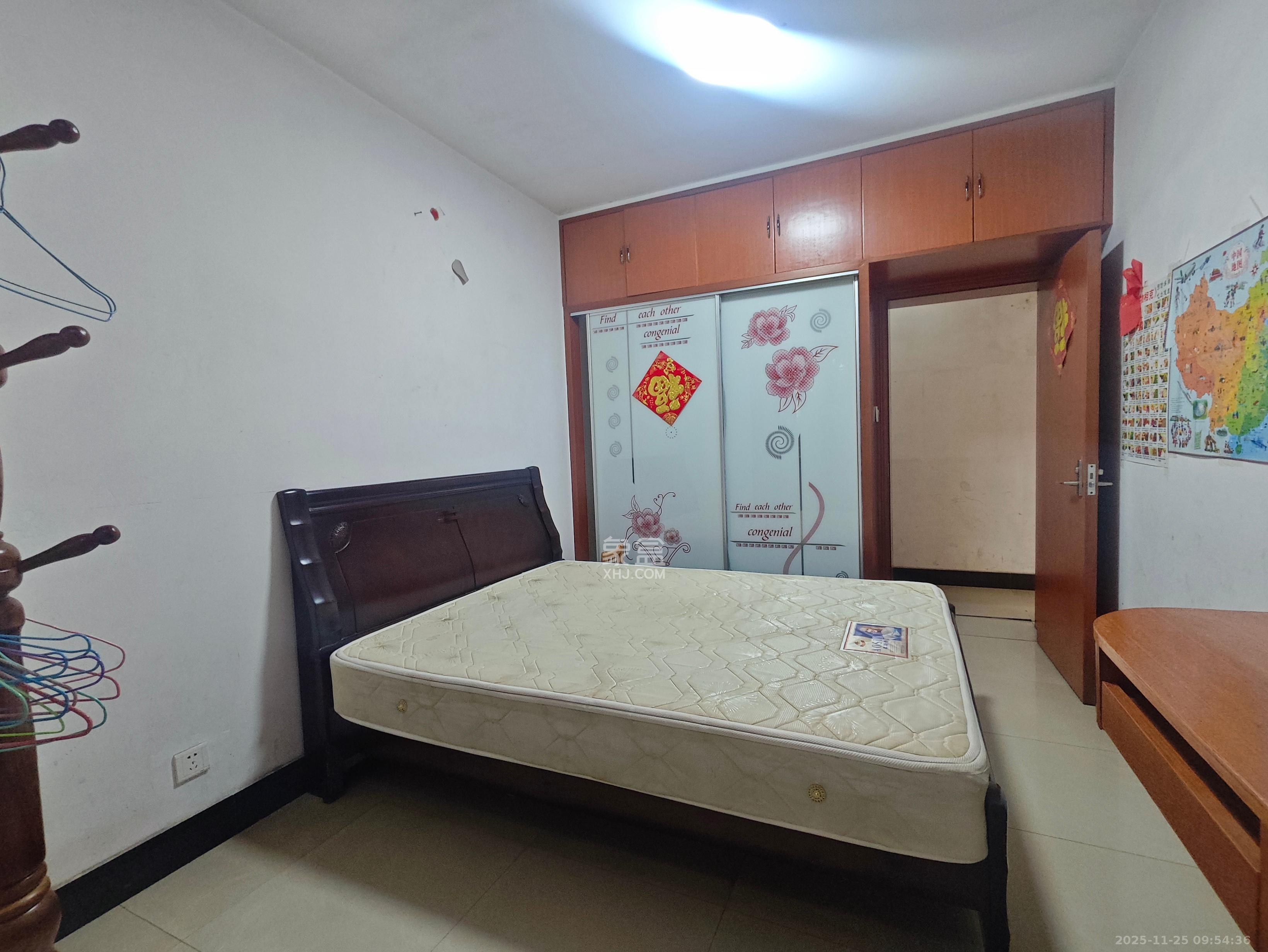 景湾小区(井湾小区) 3室2厅1卫 1600.0元/月 景湾小区(井湾小区) 3室2厅1卫 1600.0元/月室内图