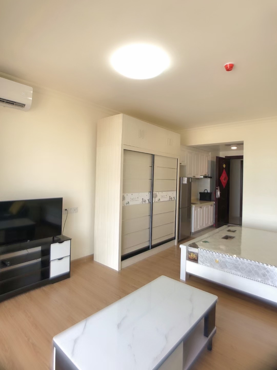 华耀碧桂园十里江湾誉峯 1室1厅1卫 1100.0元/月 华耀碧桂园十里江湾誉峯 1室1厅1卫 1100.0元/月室内图