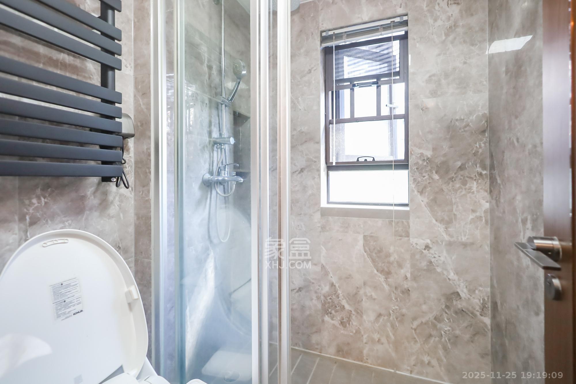 万科里金域国际  4室2厅2卫    318.0万卫生间