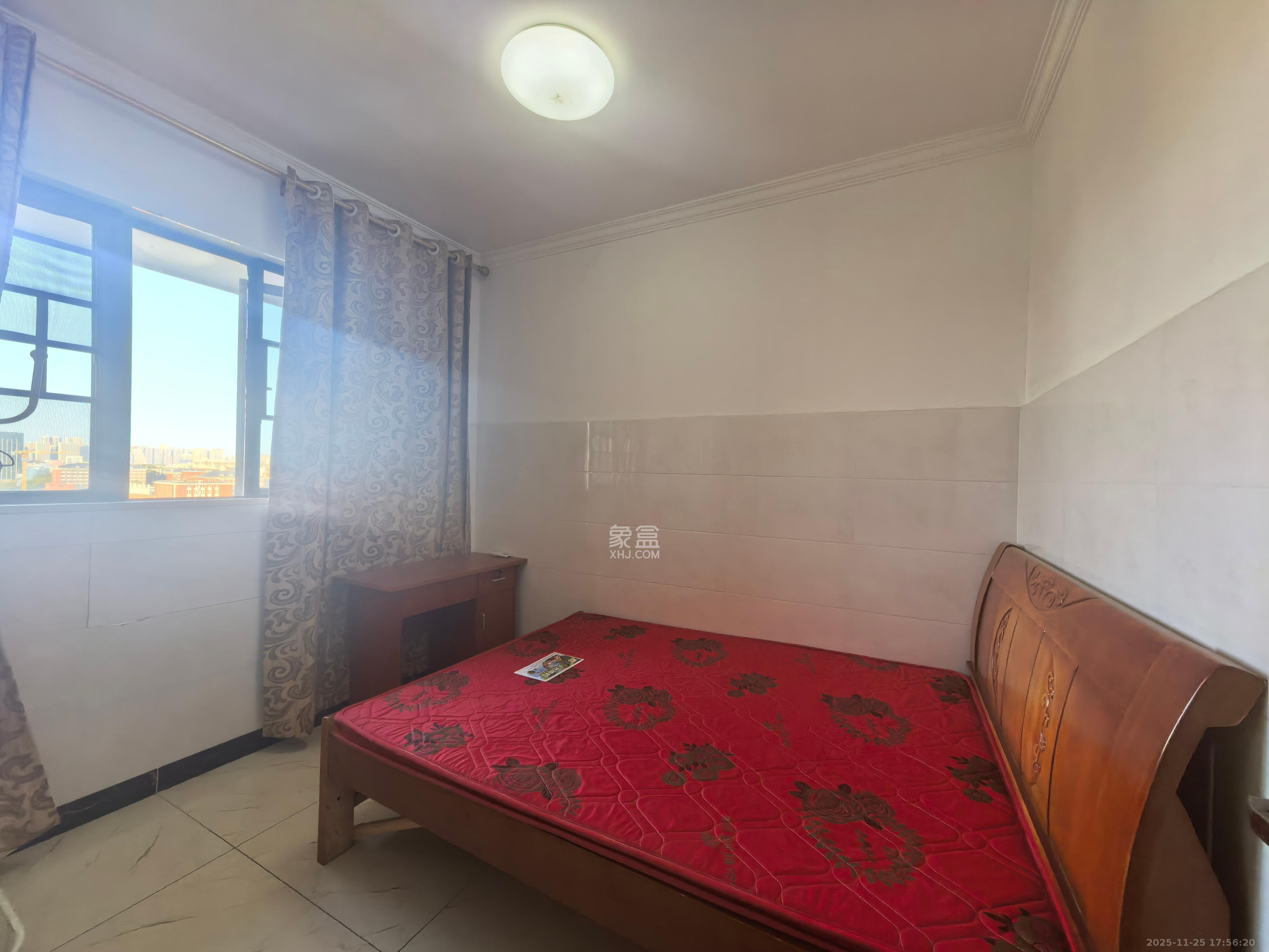 东岸梅园小区  1室2厅1卫    1800.0元/月室内图