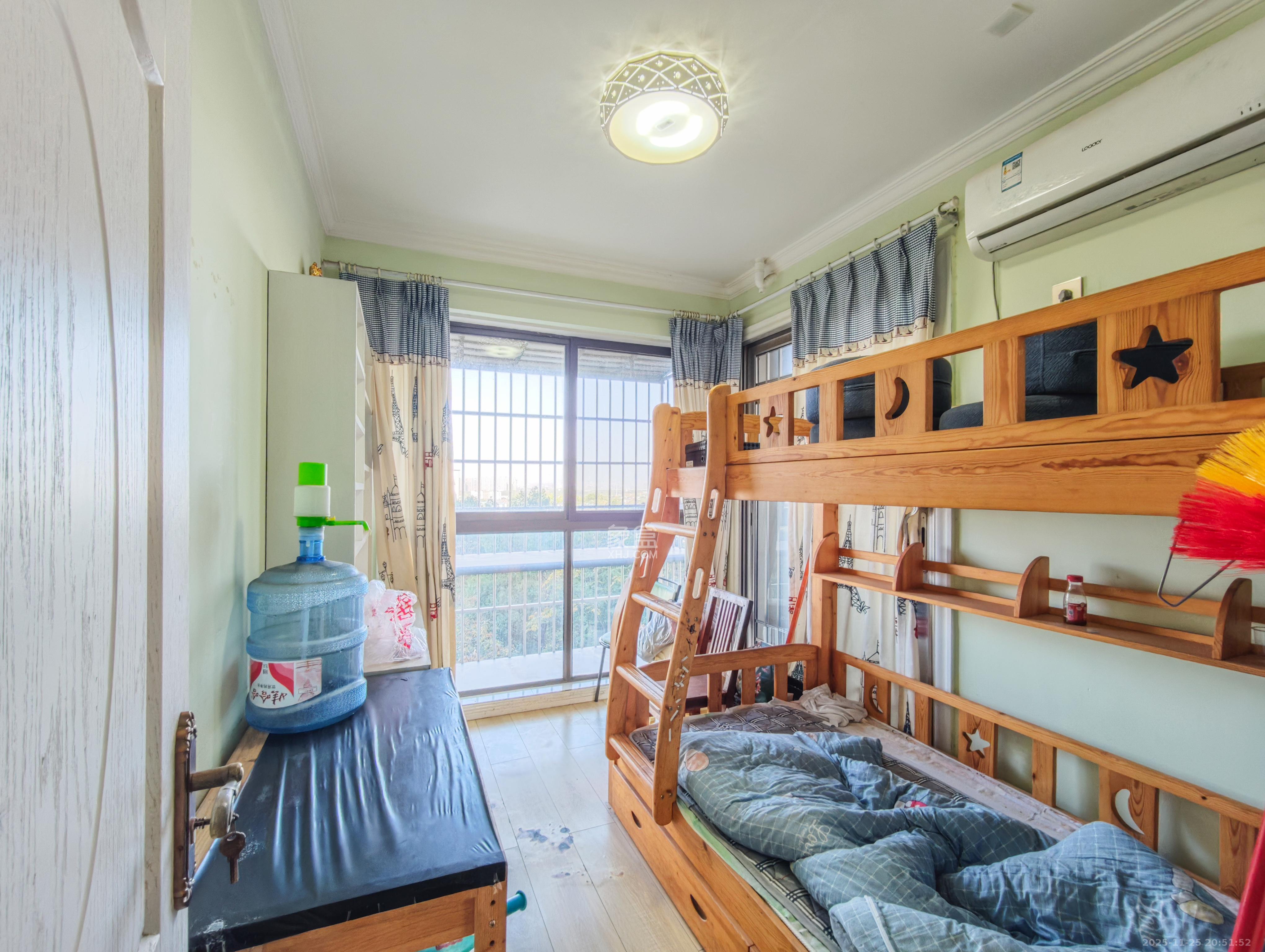 新城景苑 4室2厅1卫 65.8万 新城景苑 4室2厅1卫 65.8万卧室