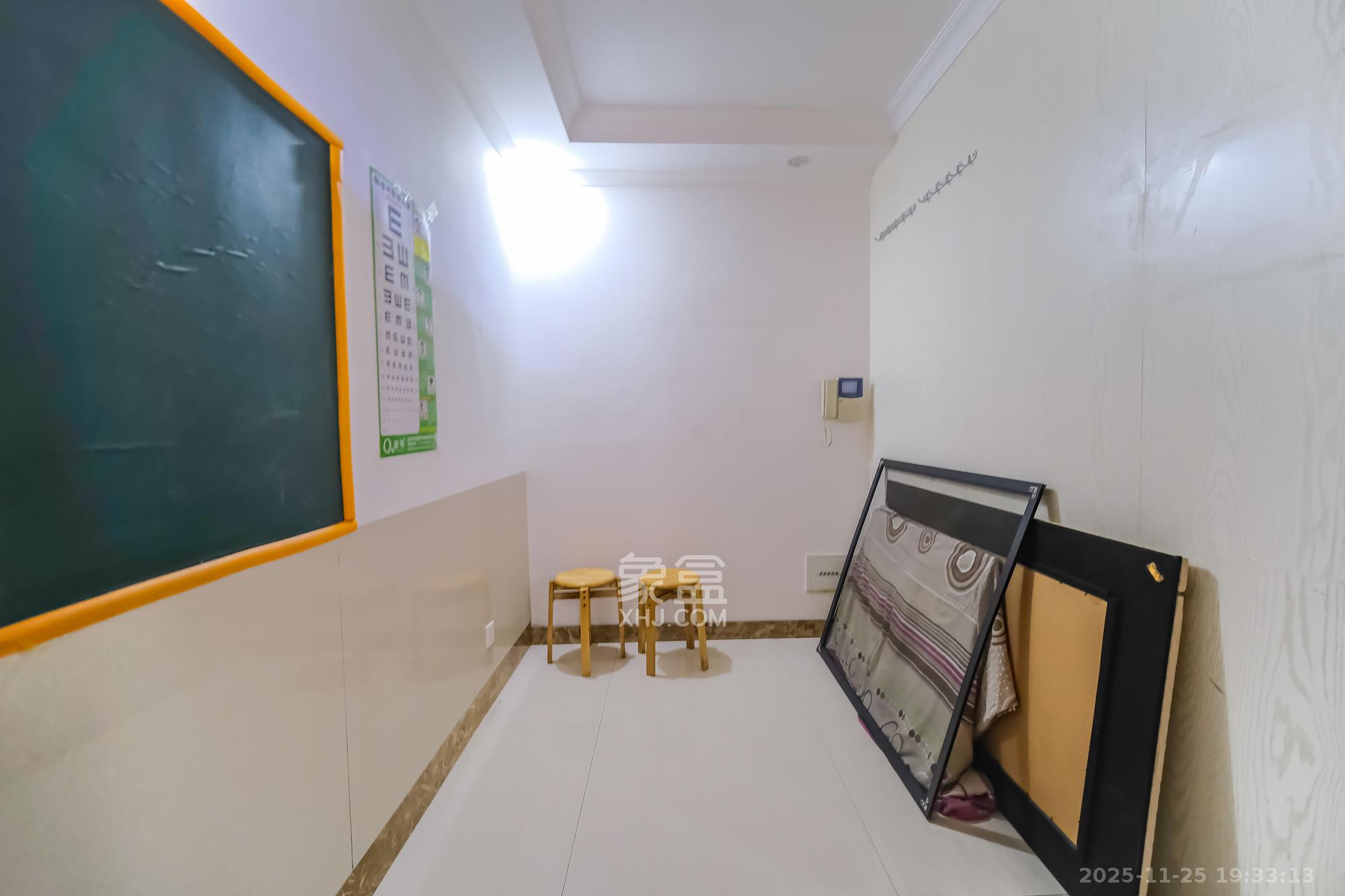 三一街区  3室2厅1卫    52.8万卧室