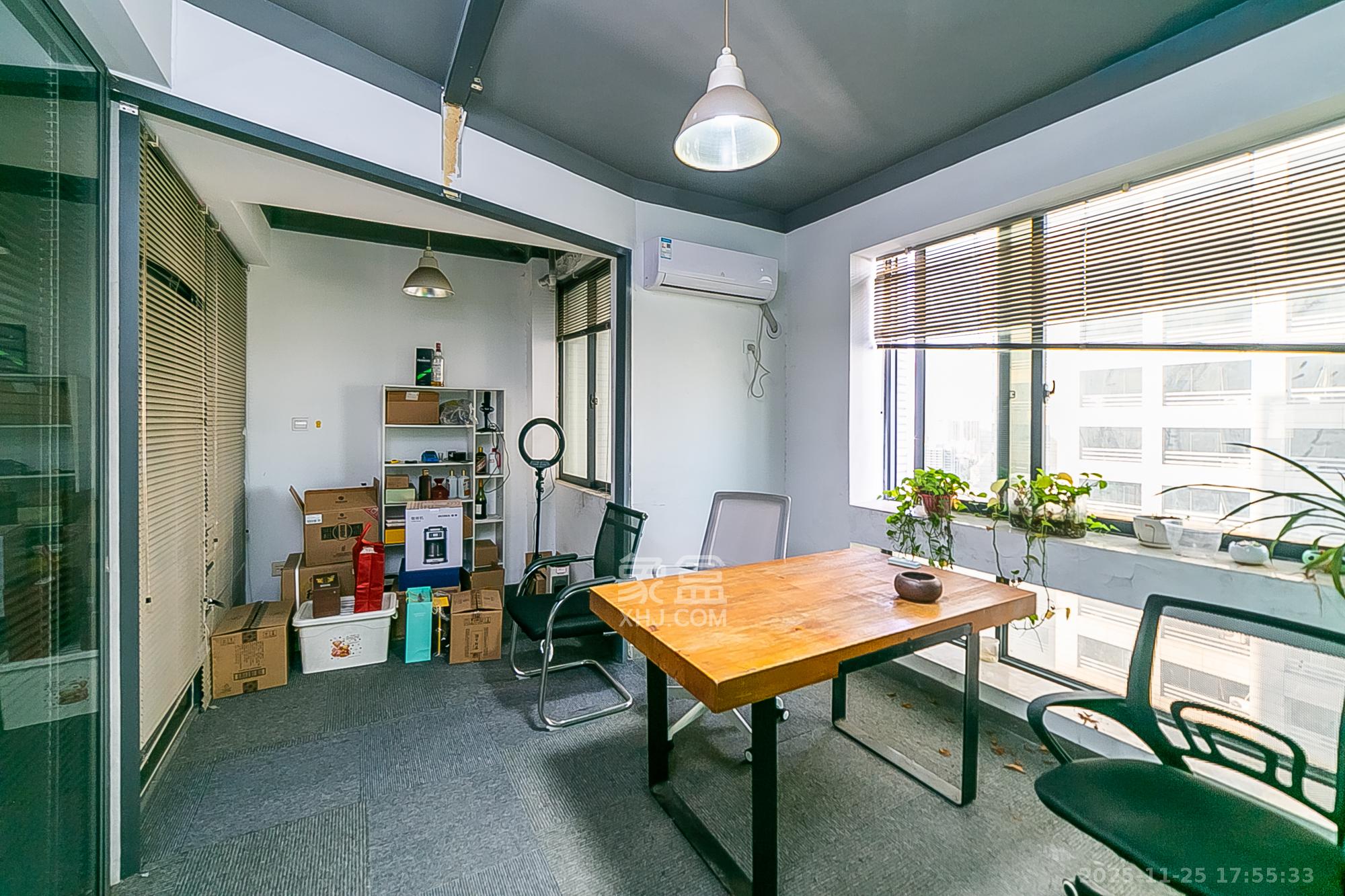 芙蓉蓉苑 3室2厅2卫 105.0万 芙蓉蓉苑 3室2厅2卫 105.0万卧室