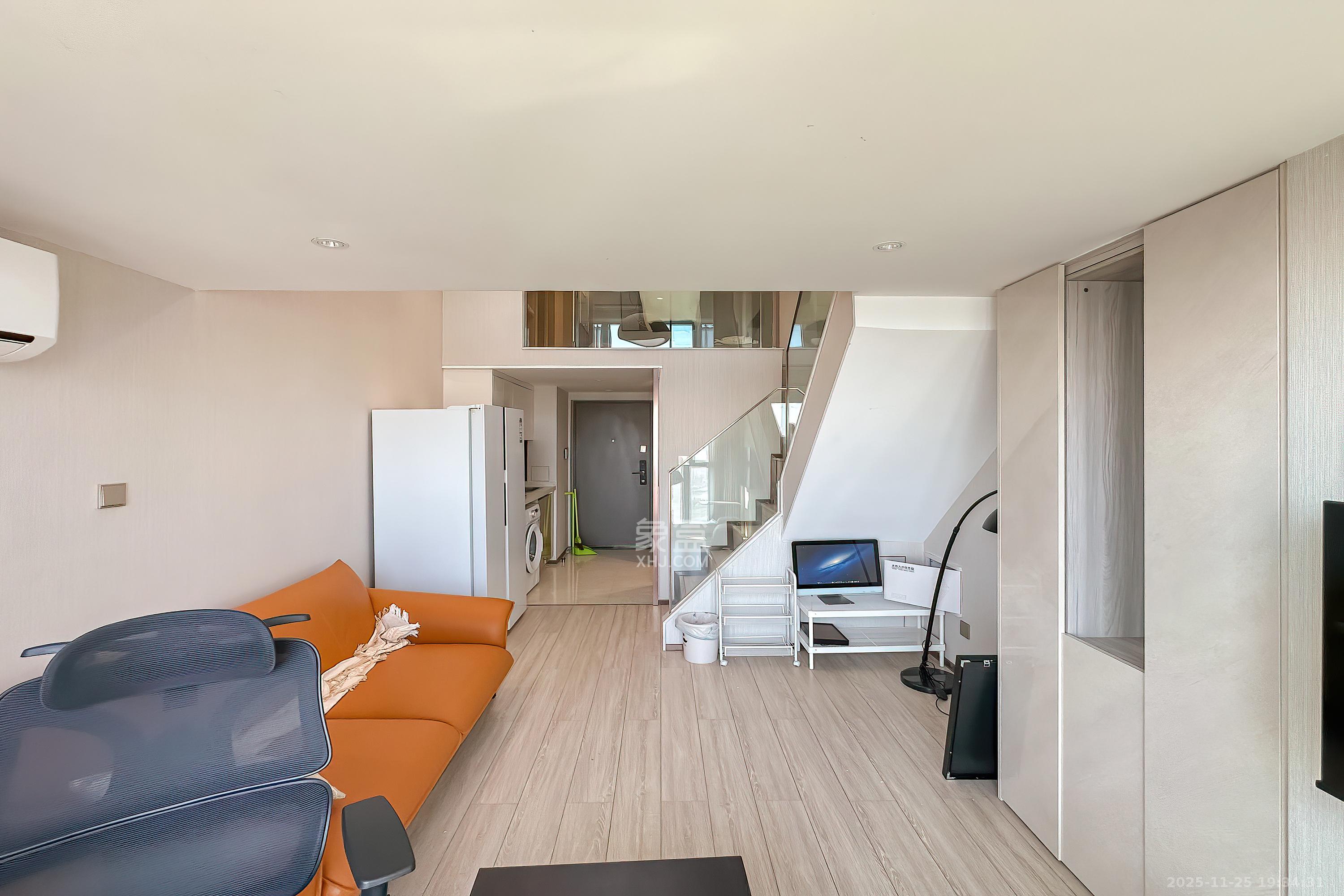 华远华时代  2室1厅1卫    48.0万客厅