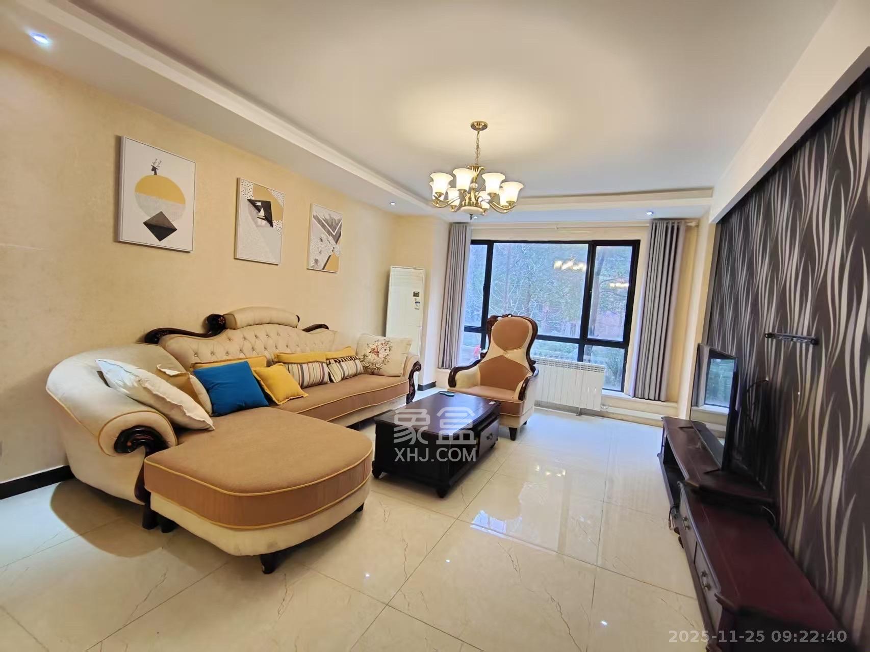 翡翠云天  3室2厅2卫    2300.0元/月