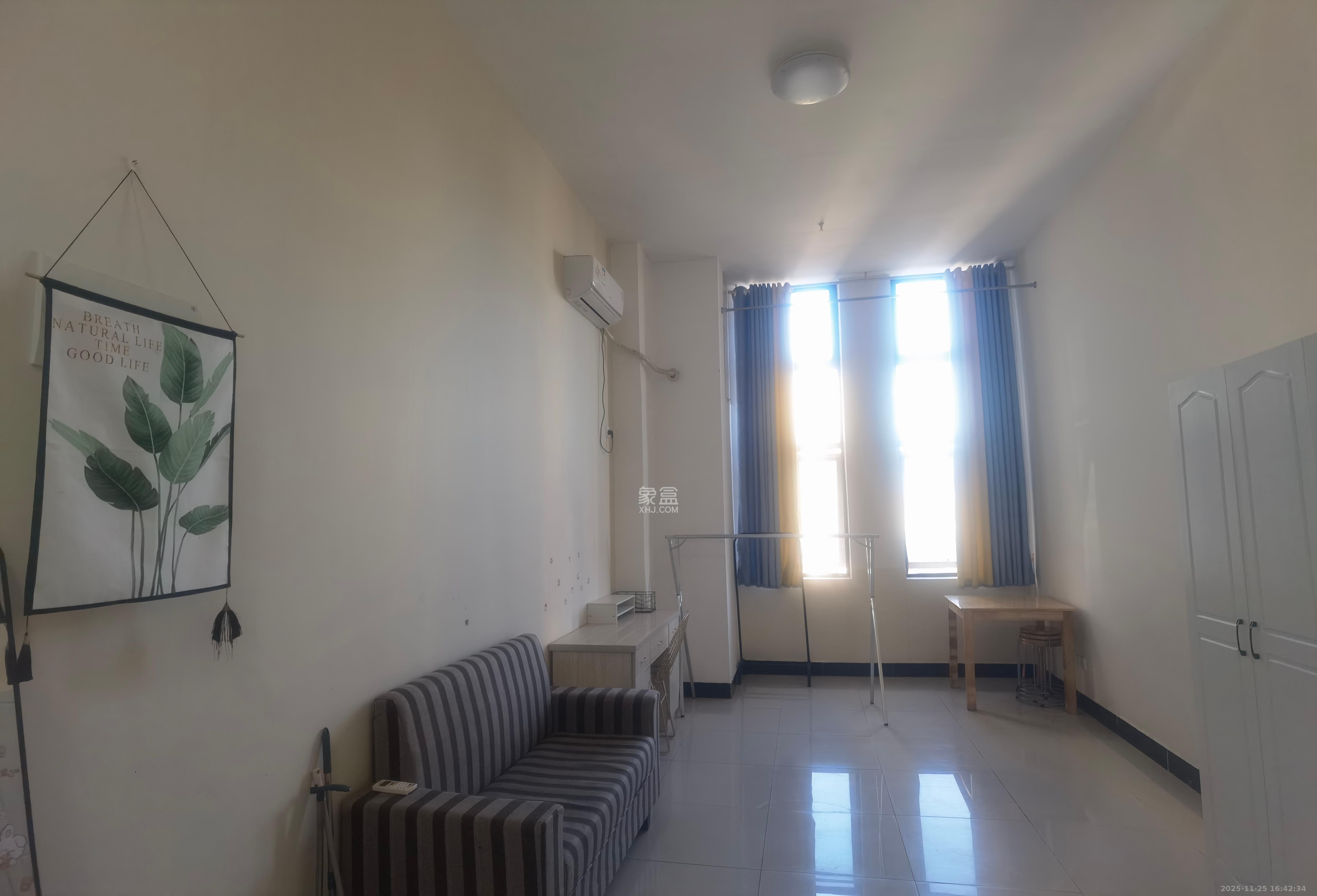 华润置地广场二期  1室1厅1卫    1200.0元/月