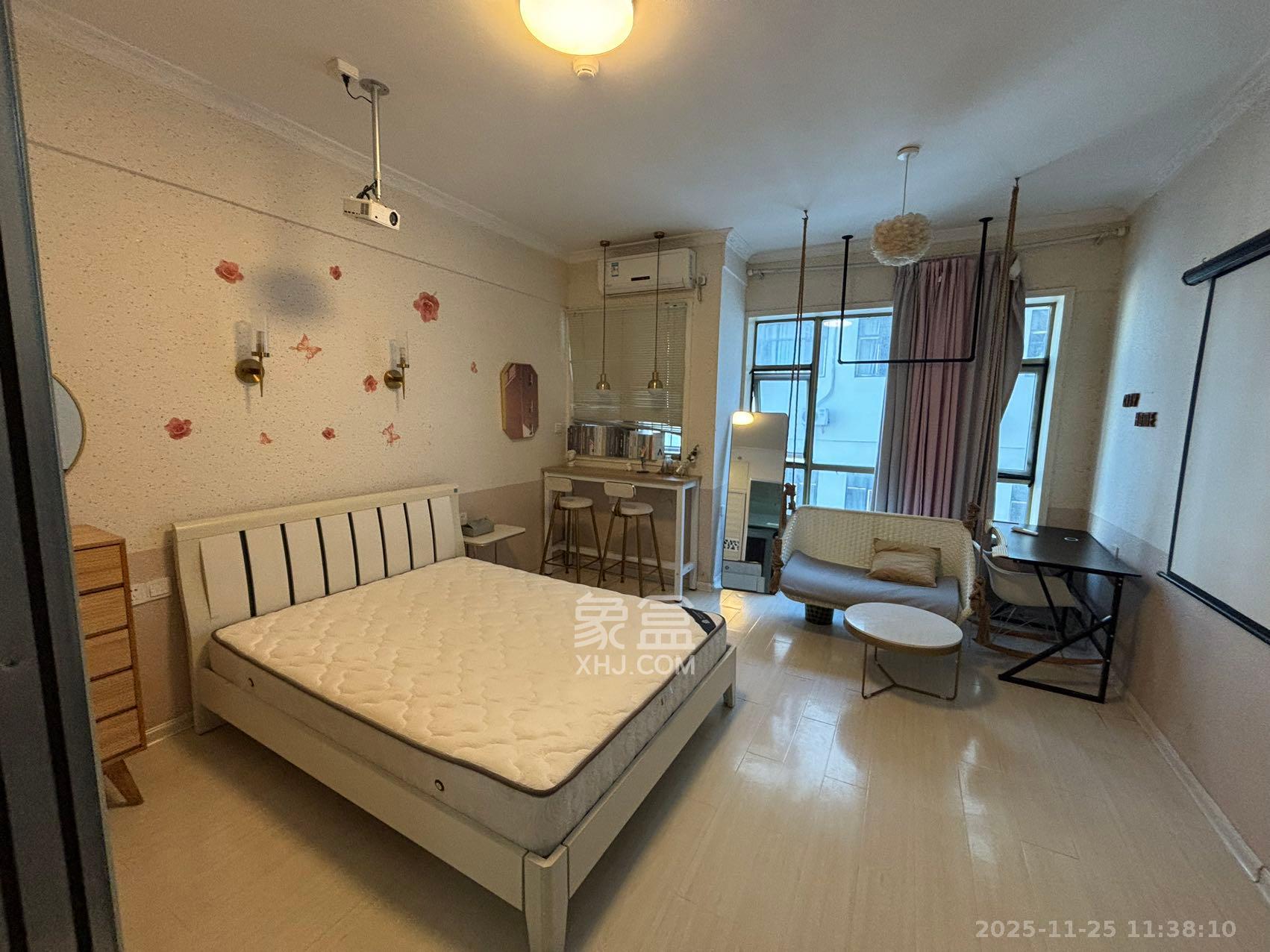 江岸丽都（江与城）  1室1厅1卫    2300.0元/月