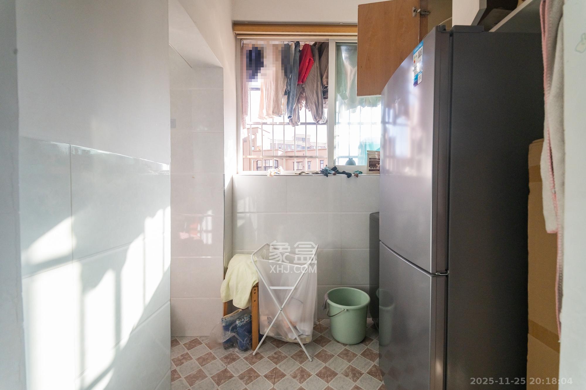 东方航标 1室1厅1卫 34.0万 东方航标 1室1厅1卫 34.0万阳台