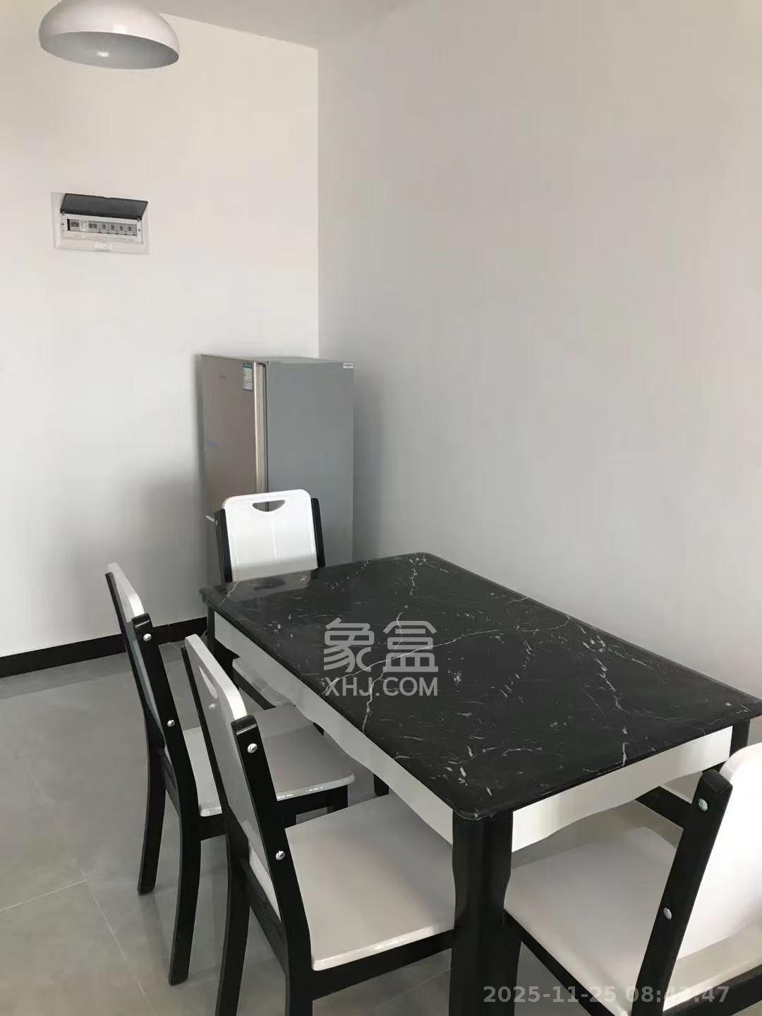 嘉宇银杉(嘉宇西苑) 3室1厅1卫 2200.0元/月 嘉宇银杉(嘉宇西苑) 3室1厅1卫 2200.0元/月室内图