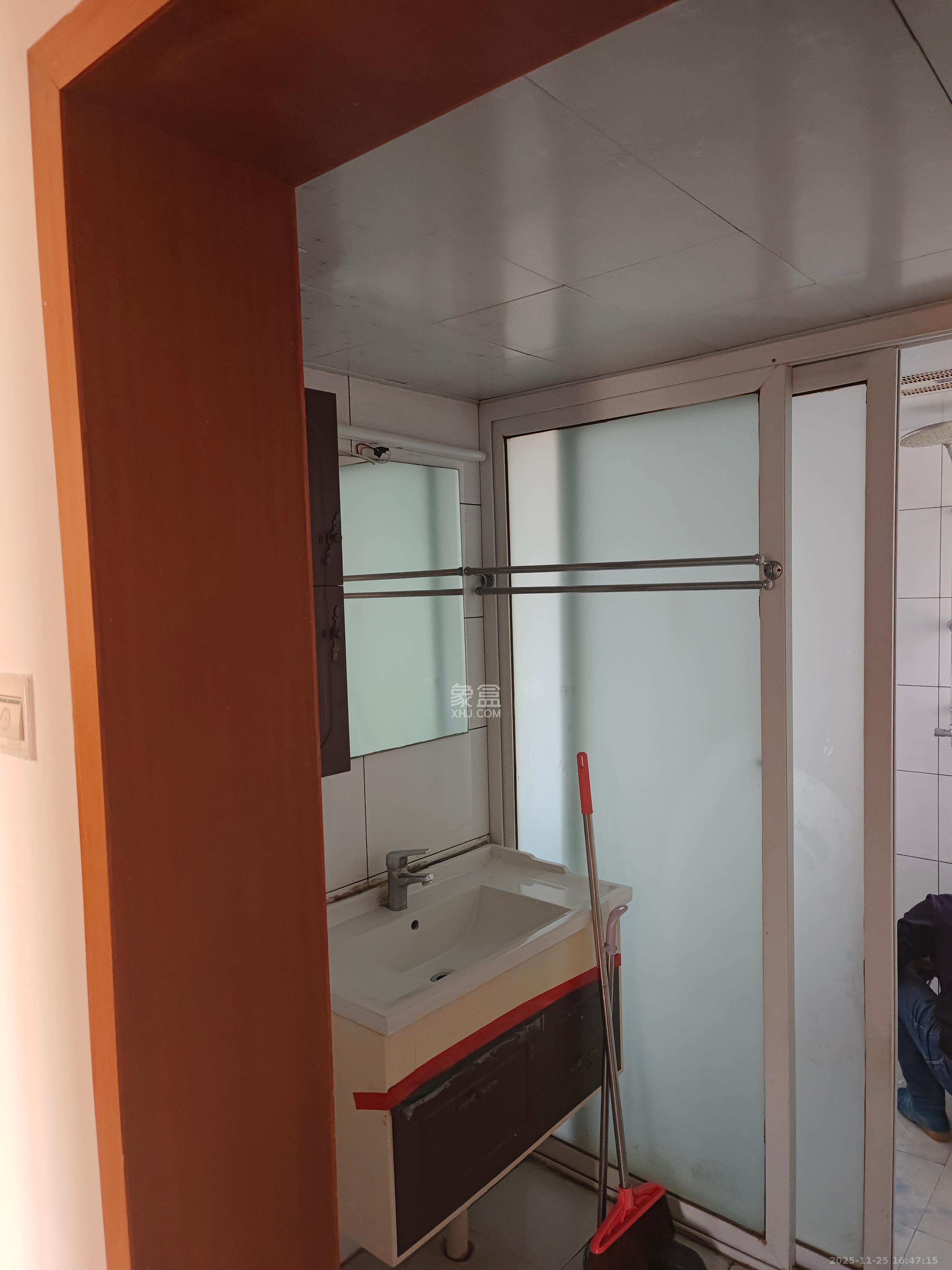 新诚小区 2室2厅1卫 1500.0元/月 新诚小区 2室2厅1卫 1500.0元/月室内图