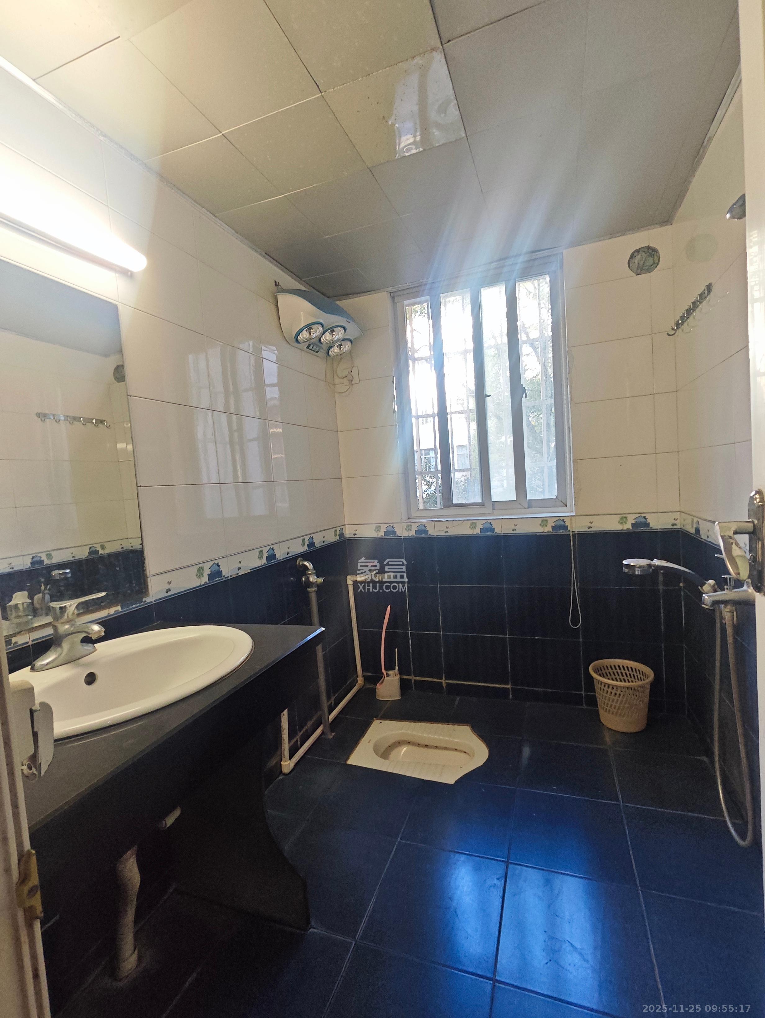 景湾小区(井湾小区) 3室2厅1卫 1600.0元/月 景湾小区(井湾小区) 3室2厅1卫 1600.0元/月室内图