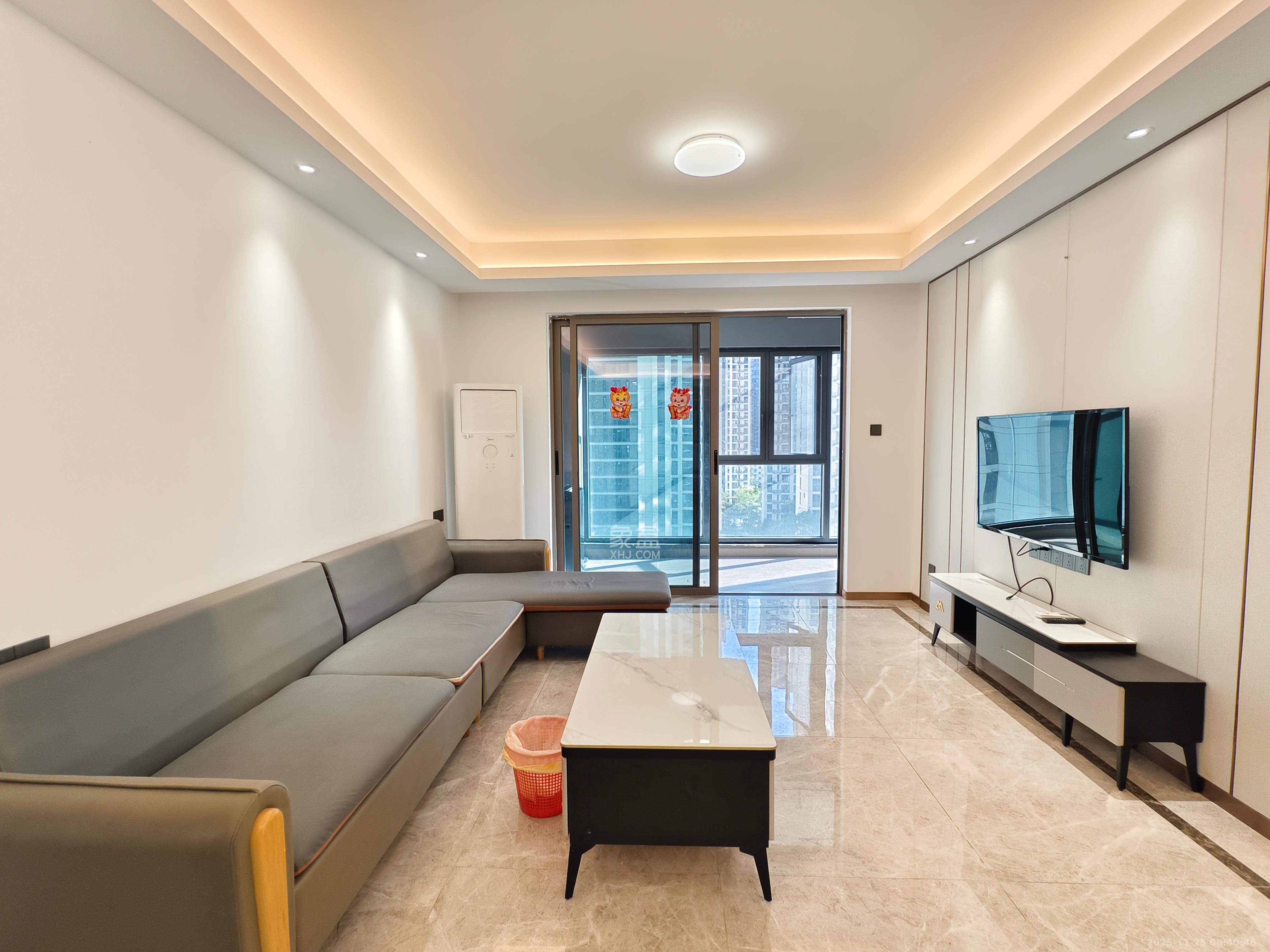 旭辉雨花郡  3室2厅2卫    3500.0元/月