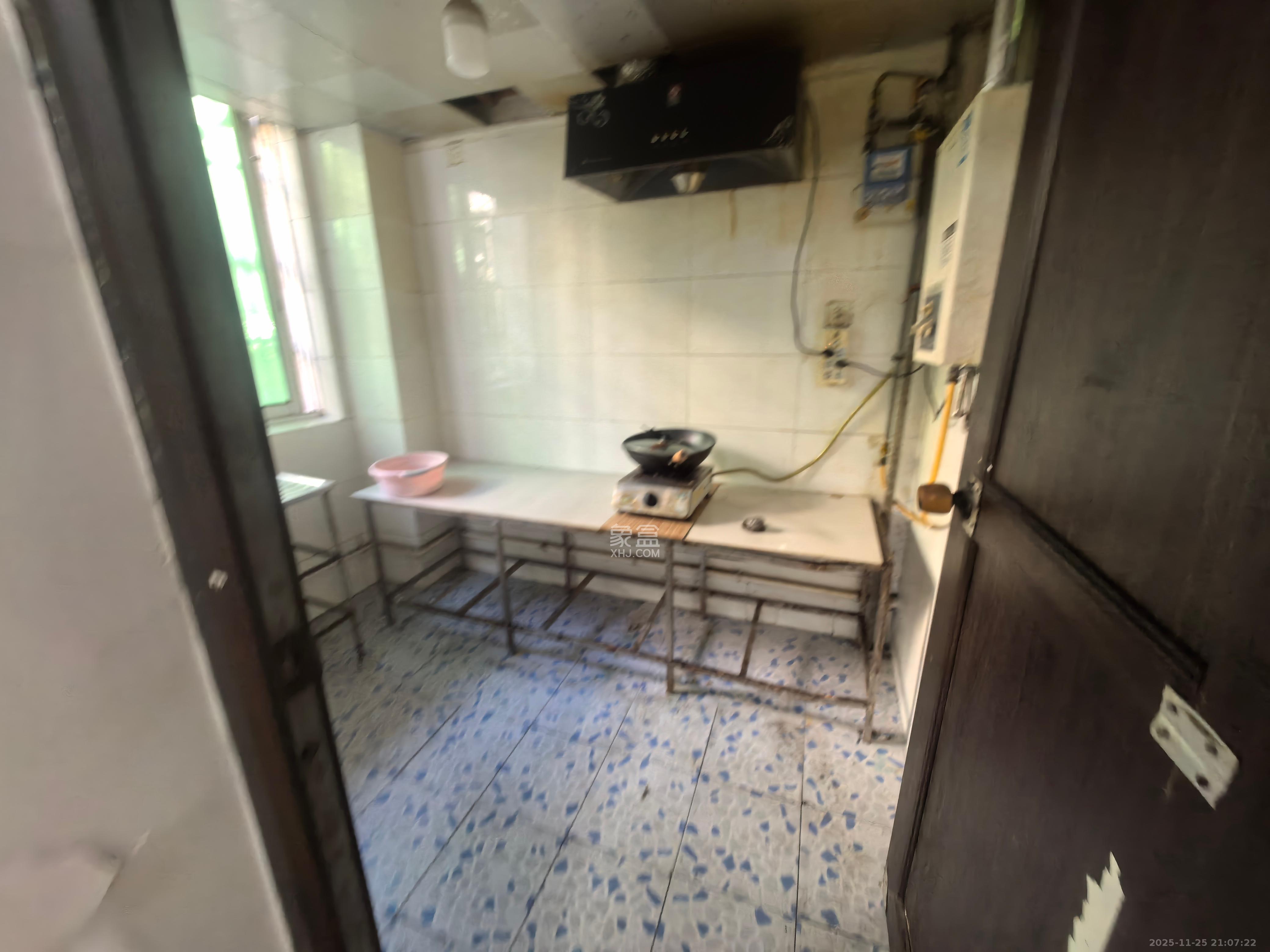 中南汽车世界  2室2厅1卫    1100.0元/月室内图