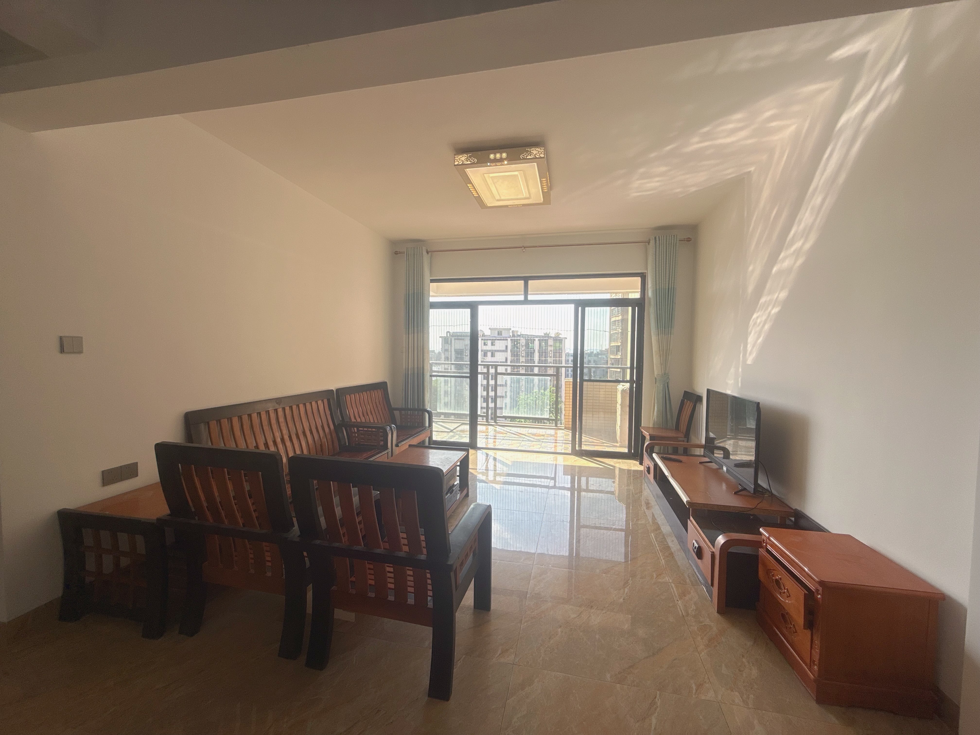 枫林雅郡 2室2厅1卫 2400.0元/月 枫林雅郡 2室2厅1卫 2400.0元/月室内图