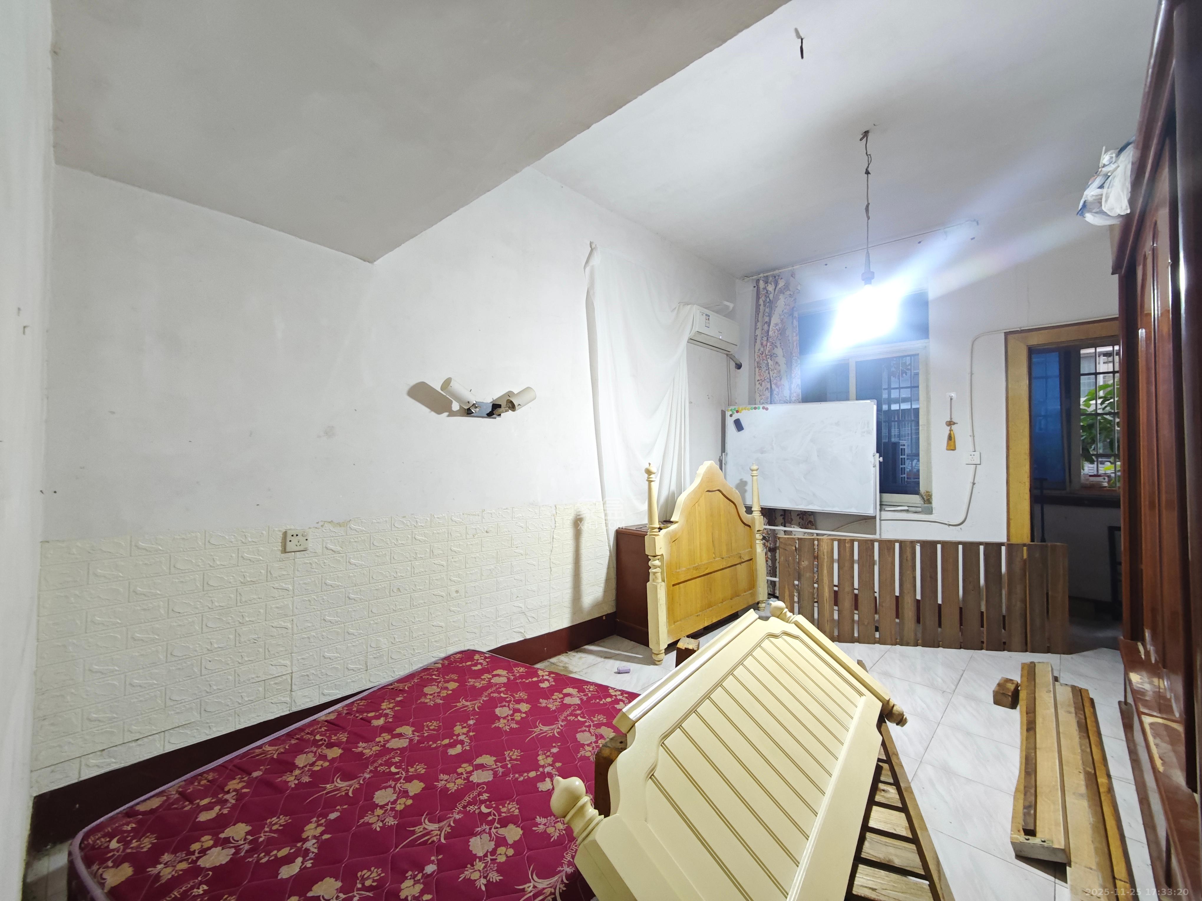 稻谷仓散盘  1室1厅1卫    1400.0元/月室内图