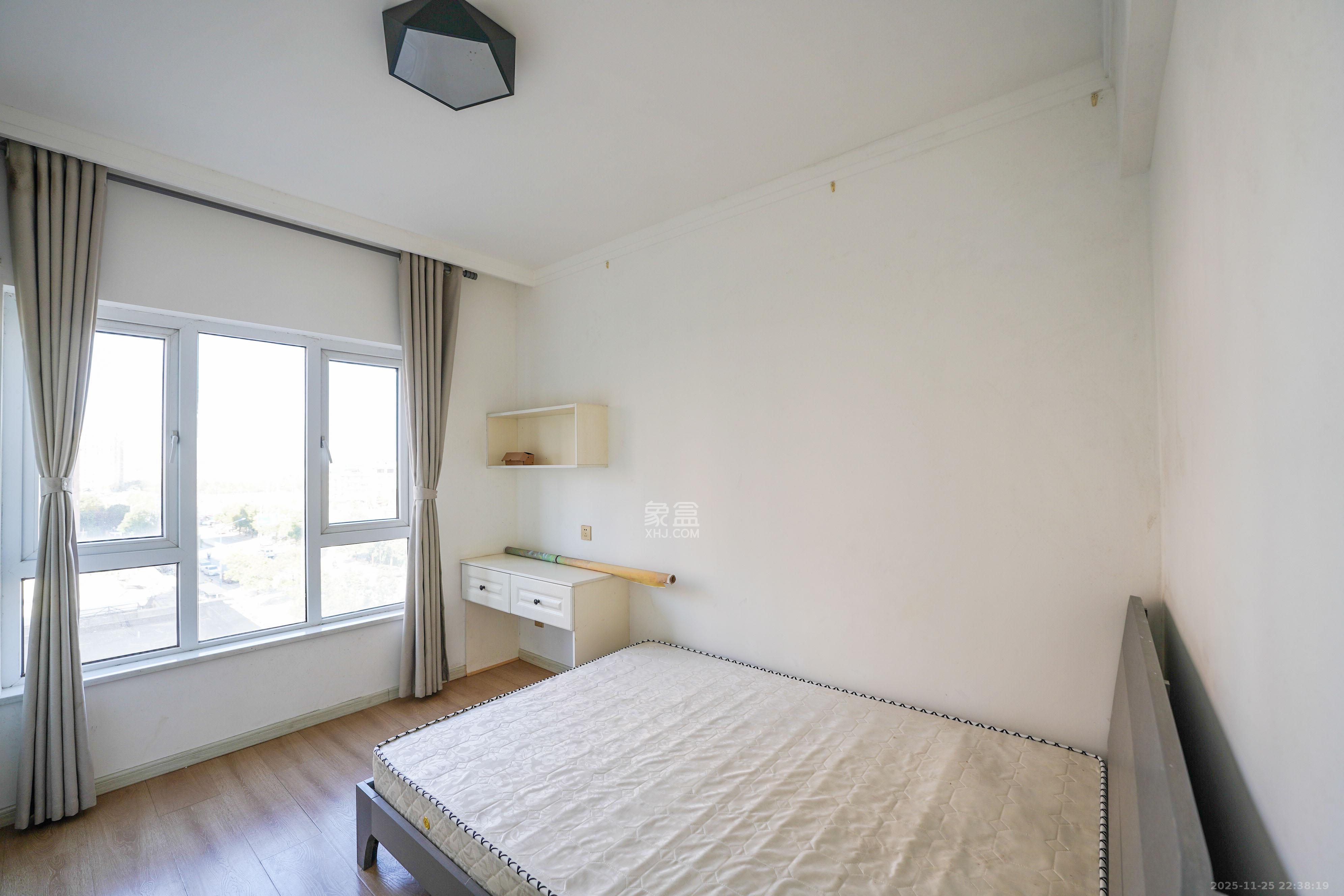 哈佛小镇（五矿哈佛小镇）  3室2厅2卫    72.0万卧室