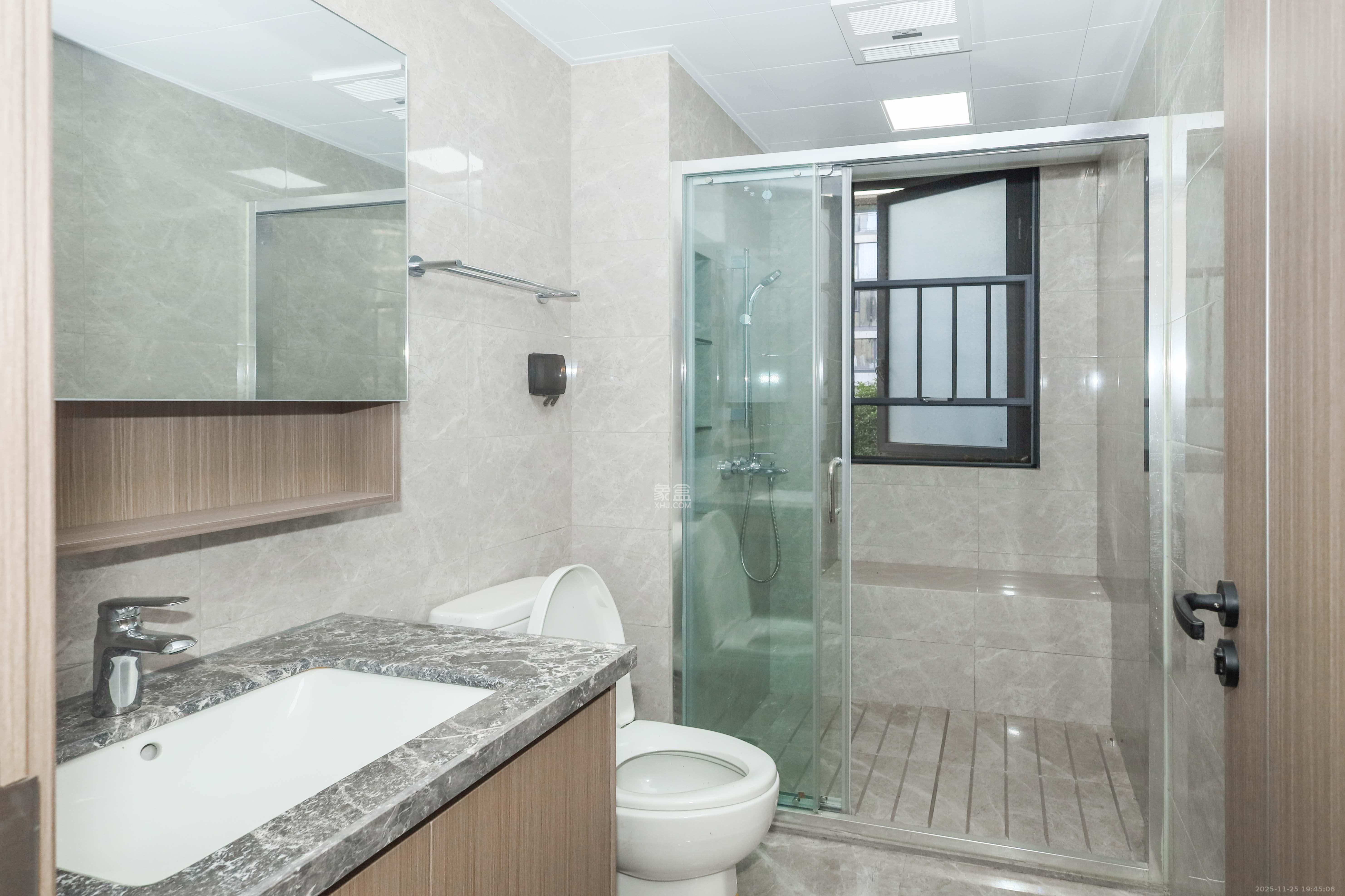 中海麓山境北区  5室2厅2卫    288.0万卫生间