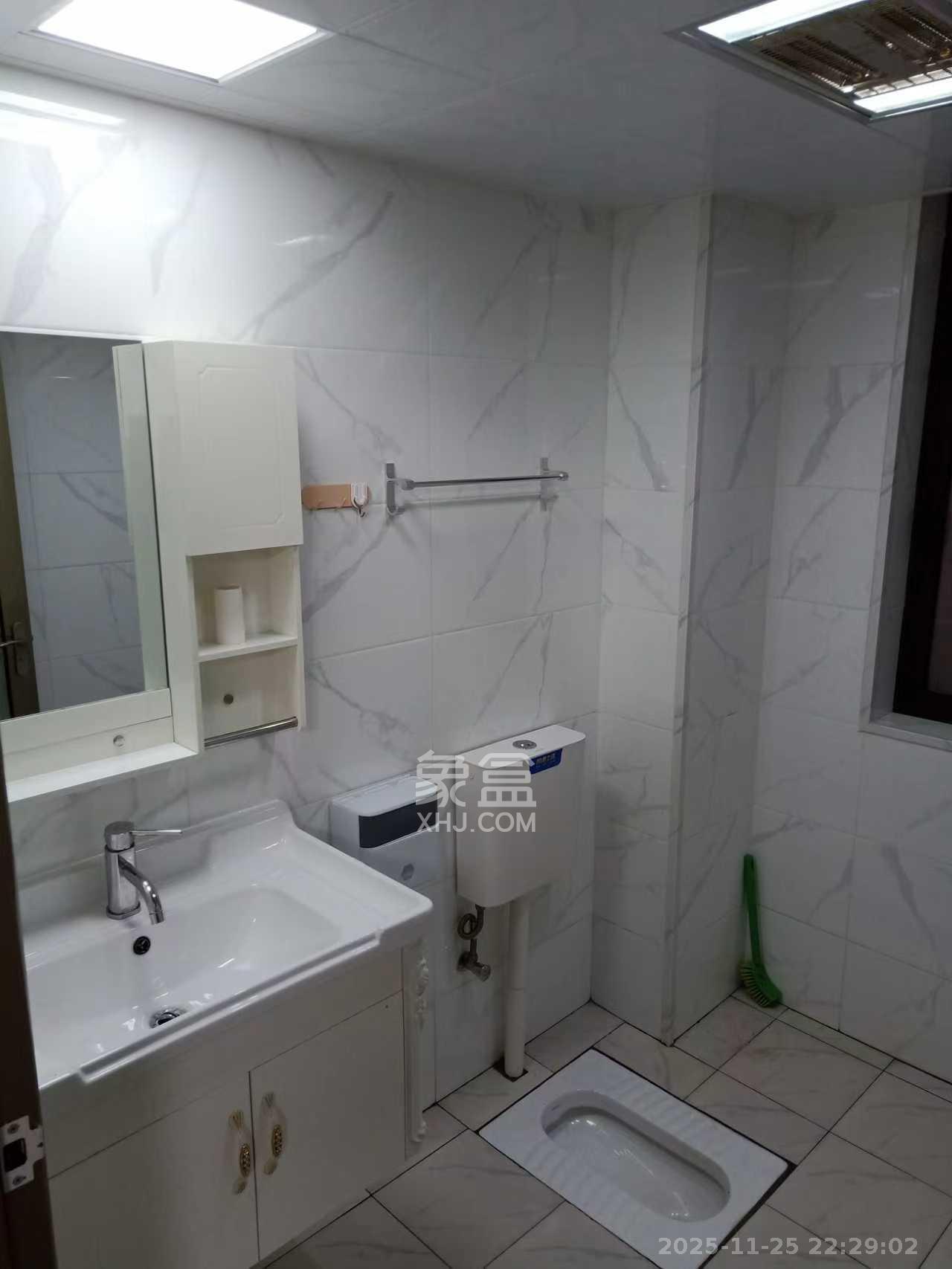 荷韵园 2室1厅1卫 1500.0元/月 荷韵园 2室1厅1卫 1500.0元/月室内图