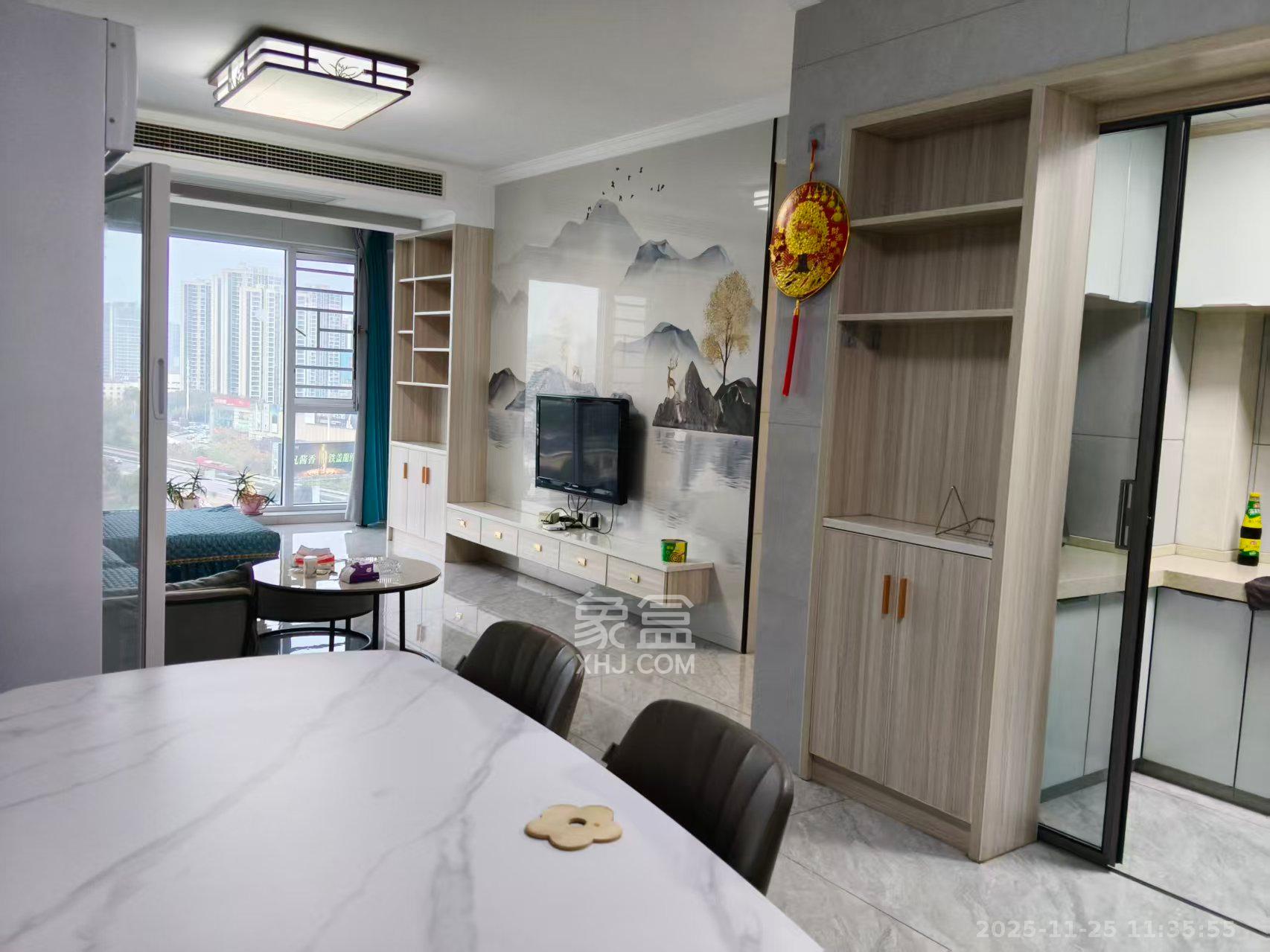 和润园三期 3室2厅1卫 2700.0元/月 和润园三期 3室2厅1卫 2700.0元/月室内图