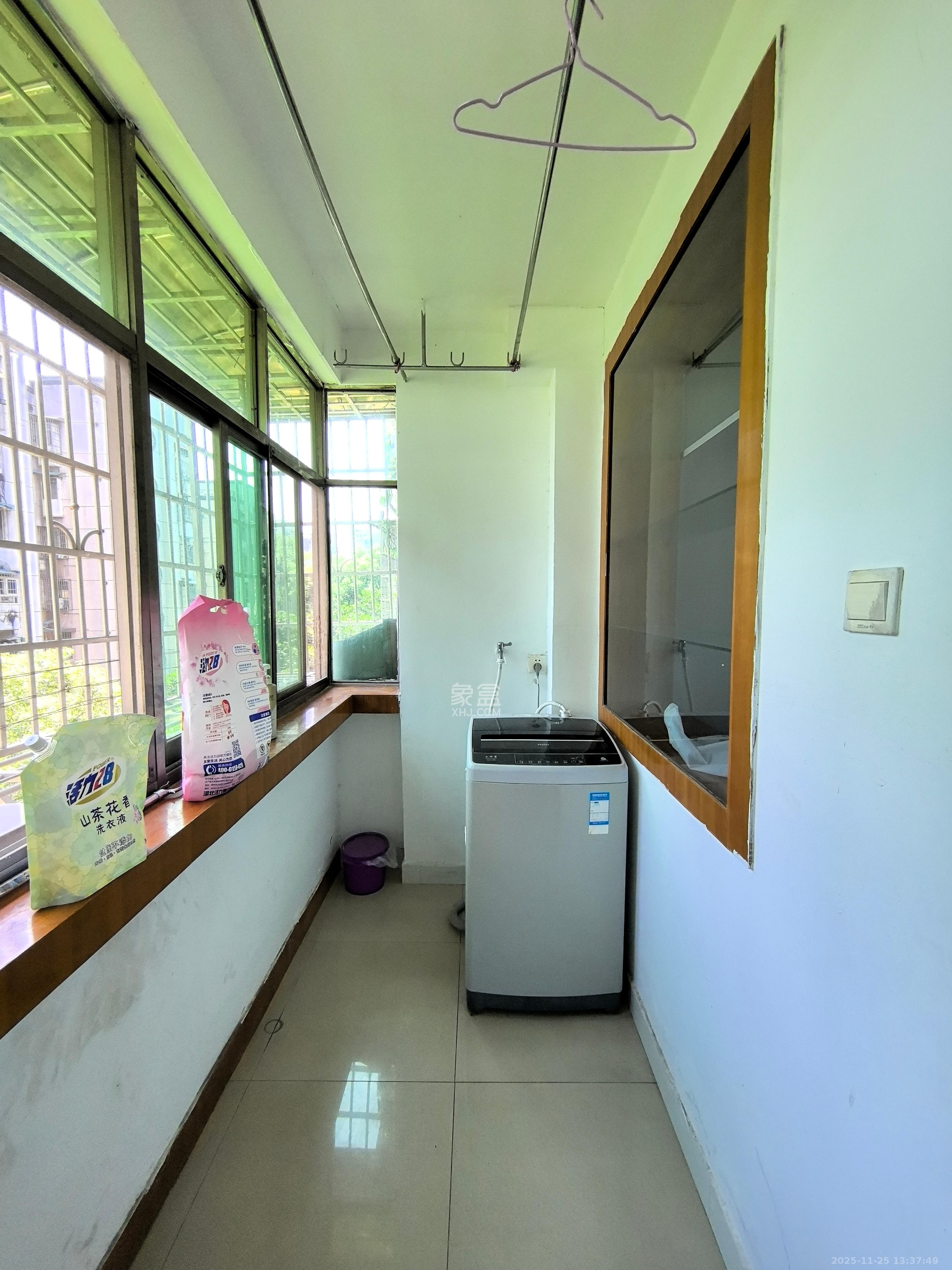 英才园三片  3室2厅1卫    1800.0元/月室内图