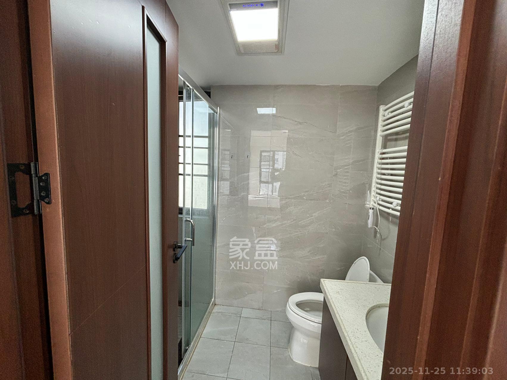 绿地长沙城际空间站（绿地新里佳苑）  4室2厅2卫    3500.0元/月室内图