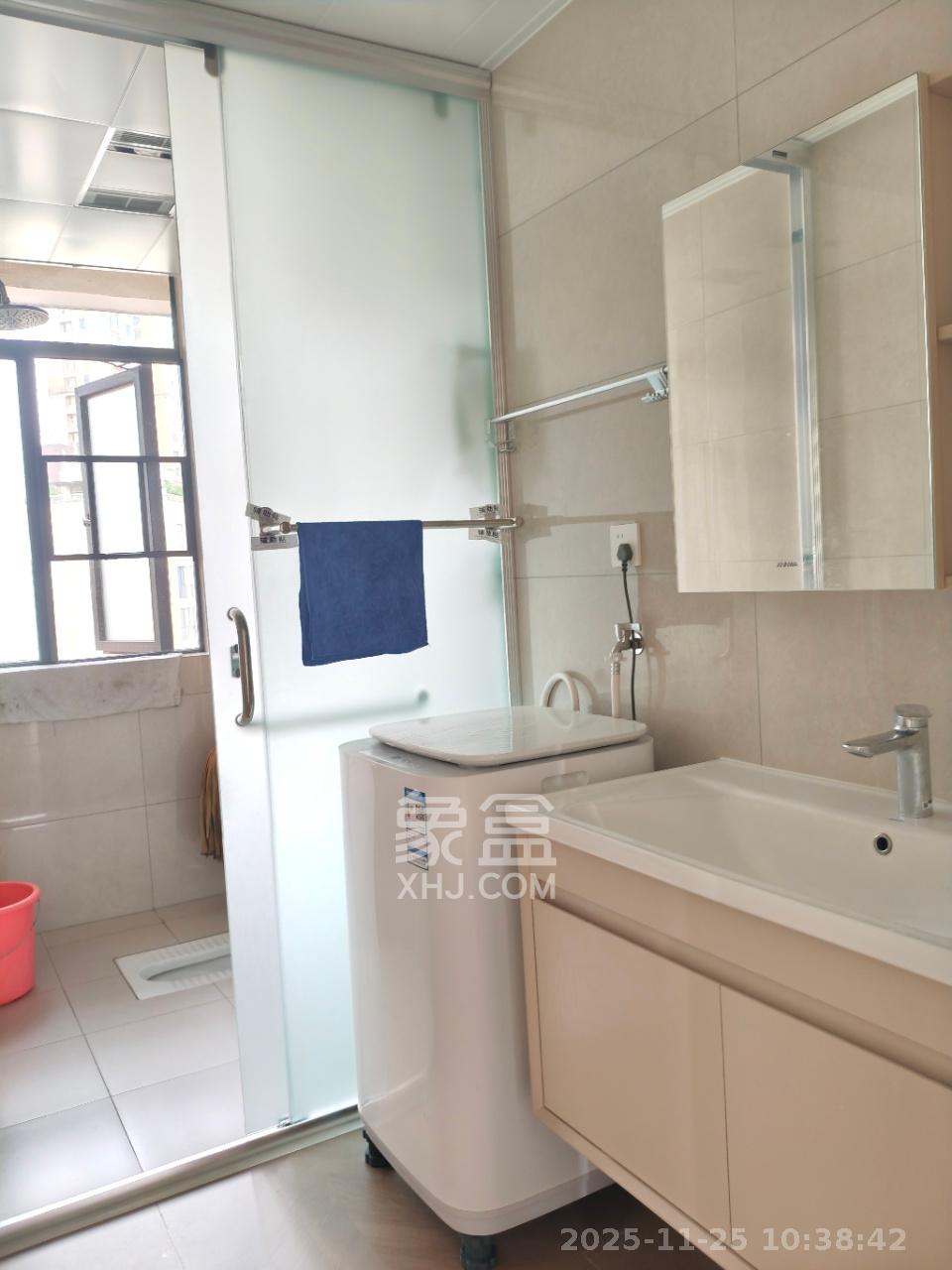 枫华府第  3室2厅2卫    2400.0元/月室内图