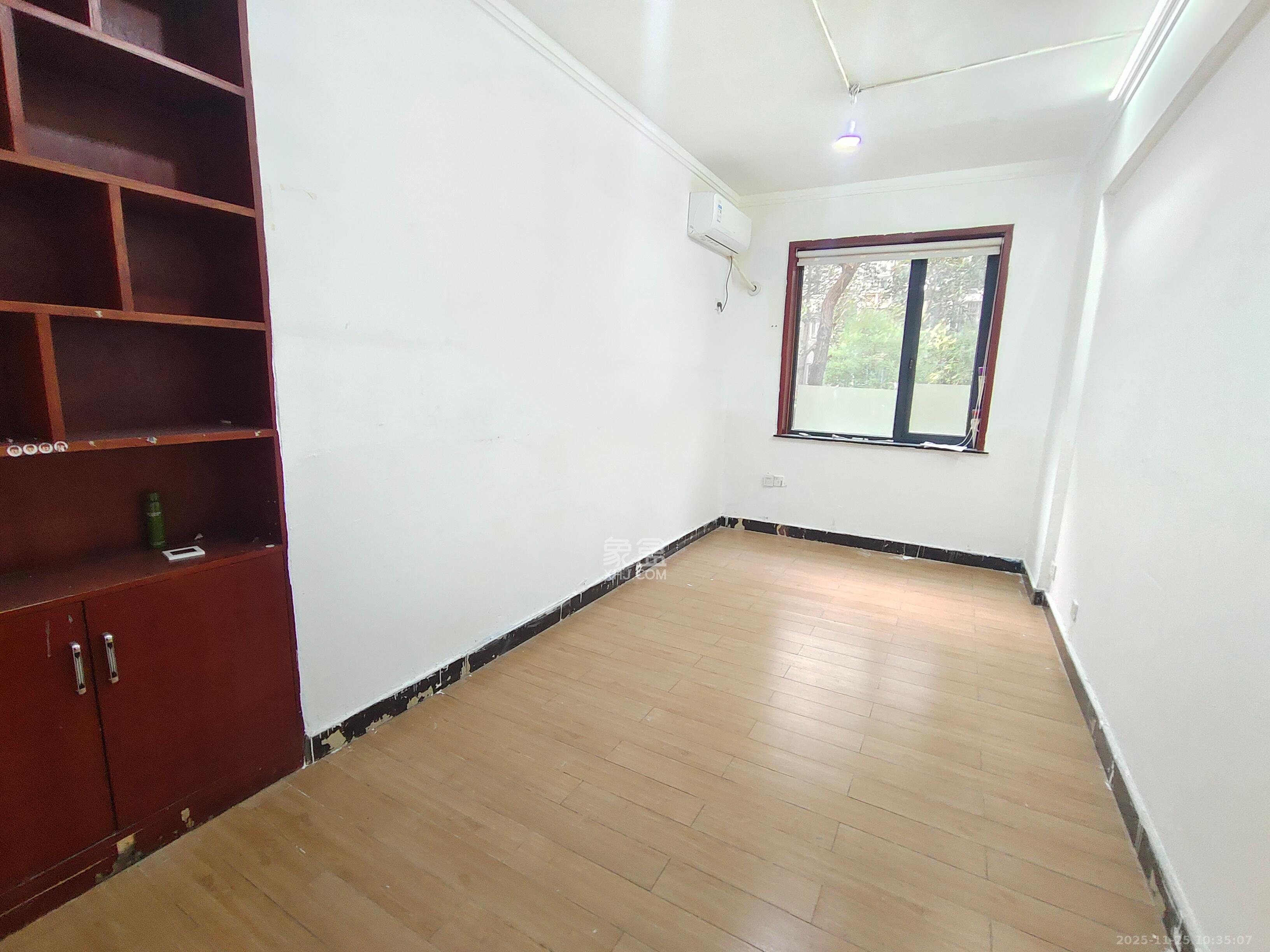 长房东郡 3室1厅1卫 3800.0元/月 长房东郡 3室1厅1卫 3800.0元/月室内图