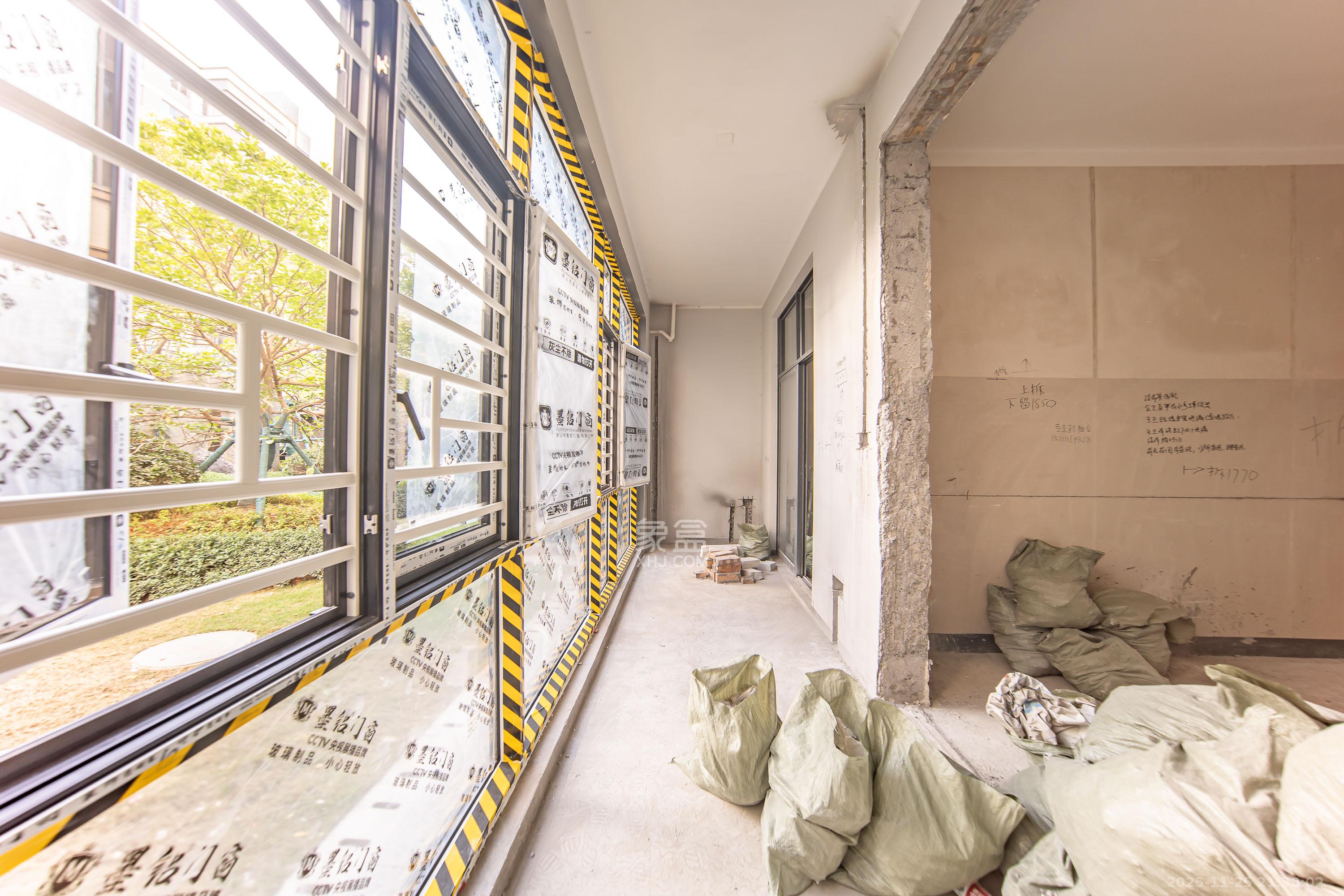 中海阅山府  4室2厅2卫    120.0万阳台