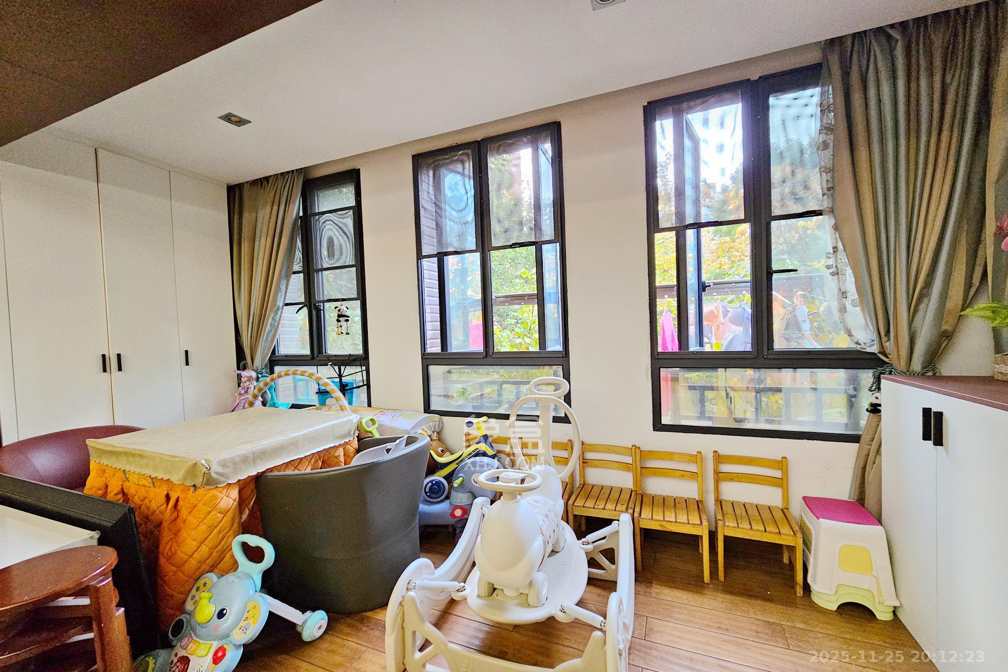 中隆国际御玺  4室2厅3卫    225.0万其他