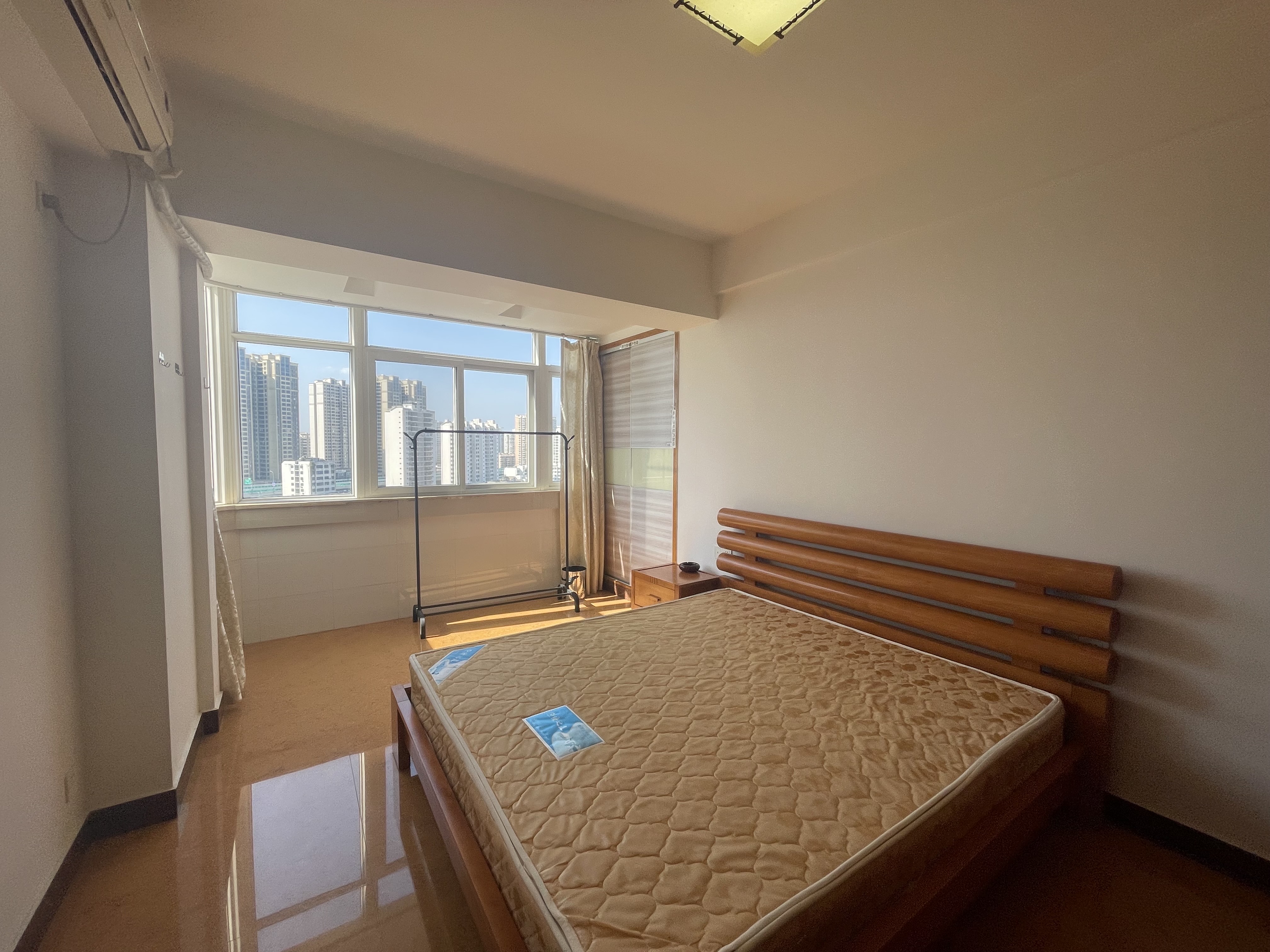 龙江大厦  4室2厅2卫    2600.0元/月室内图