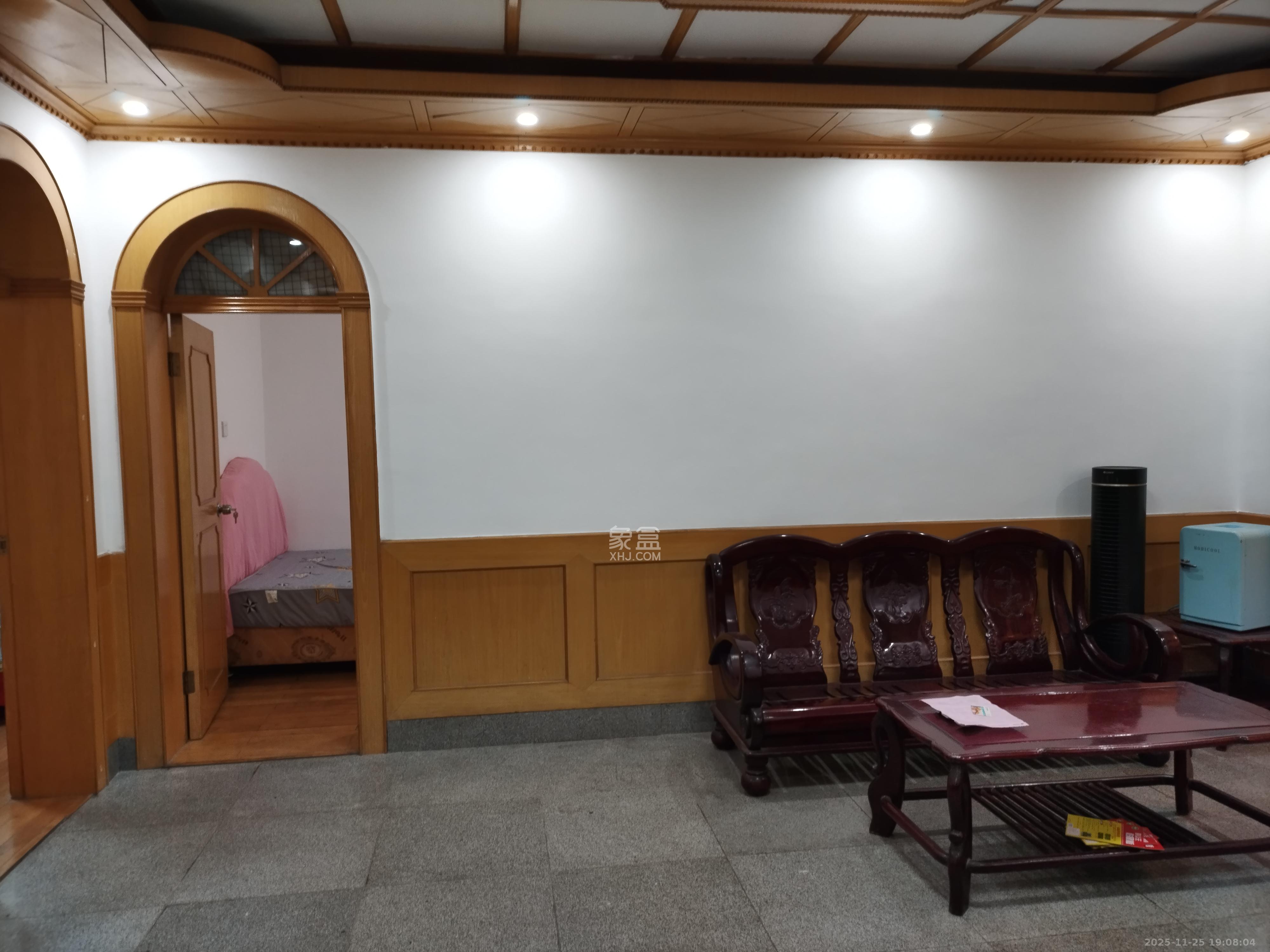 杨家山武警宿舍  3室2厅1卫    1800.0元/月