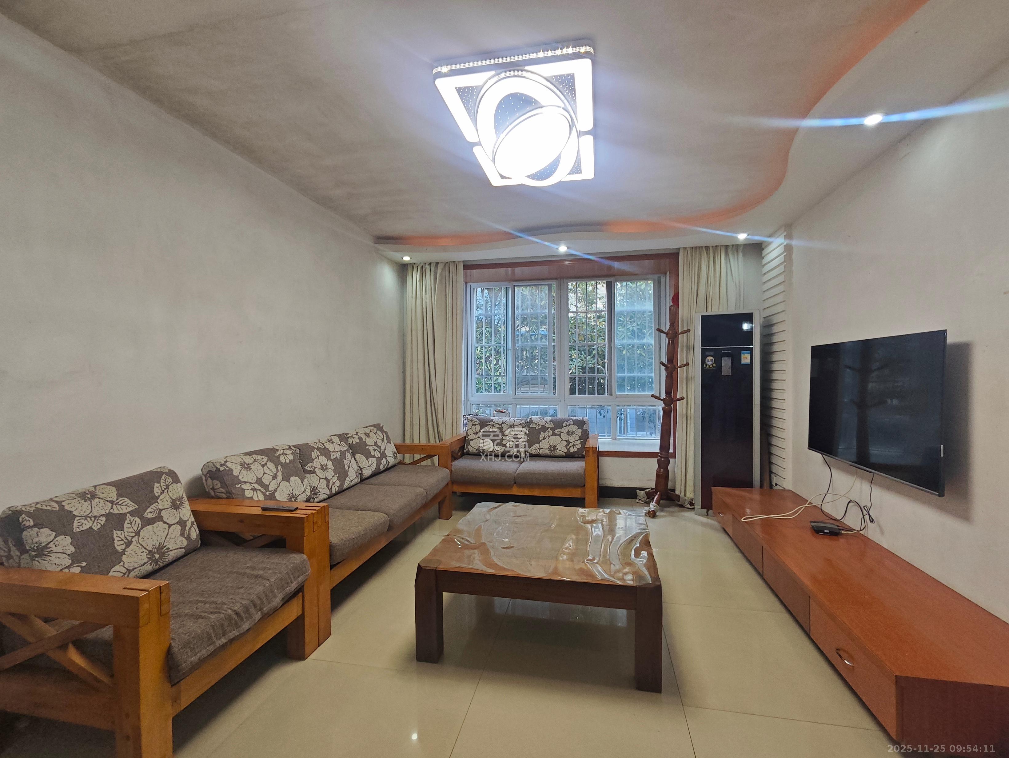 景湾小区(井湾小区) 3室2厅1卫 1600.0元/月 景湾小区(井湾小区) 3室2厅1卫 1600.0元/月室内图