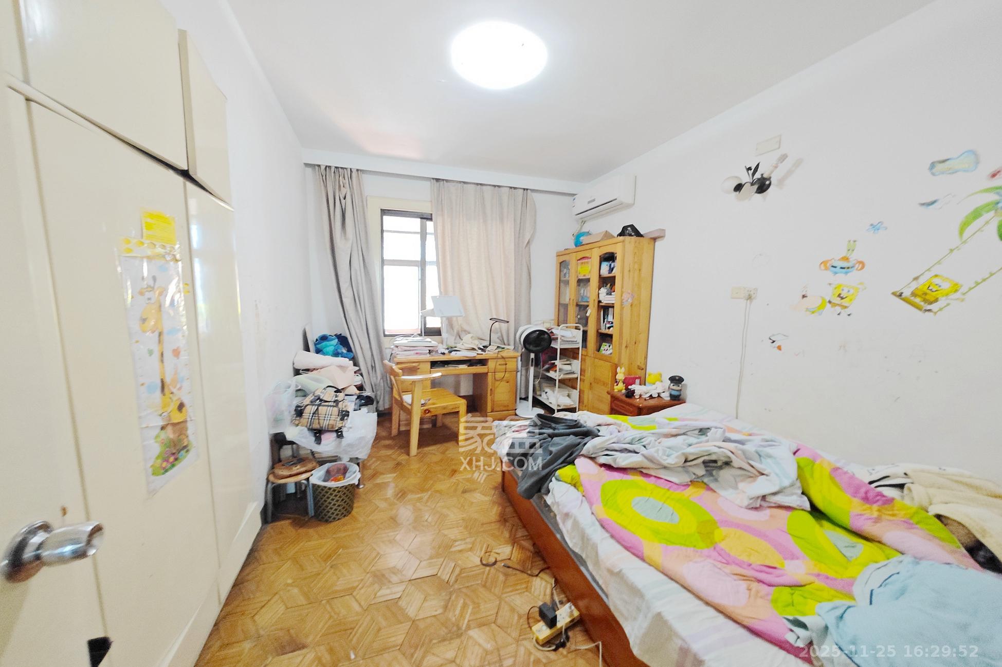 双银花园  3室2厅2卫    86.8万卧室