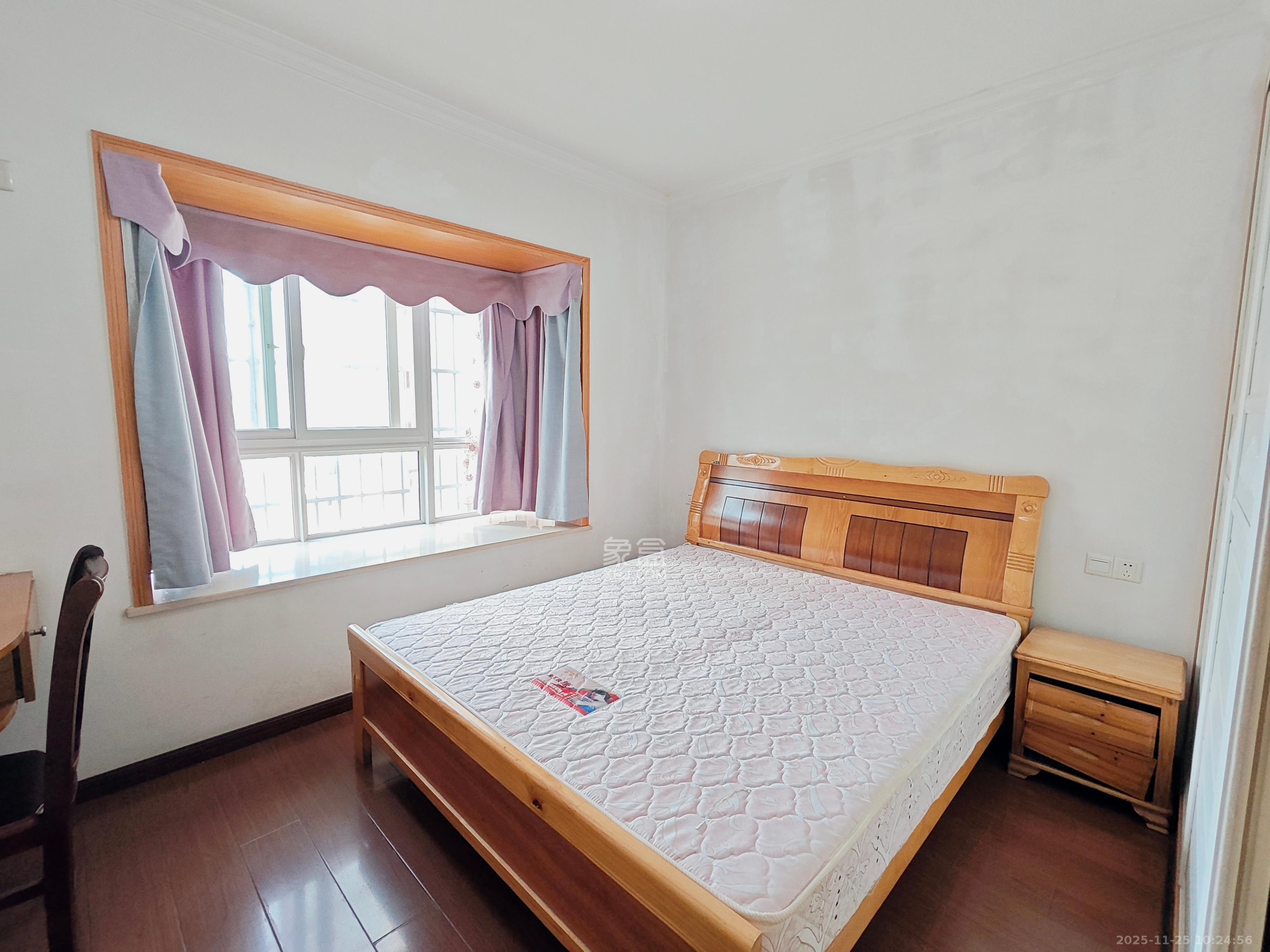 德润园  1室2厅1卫    1800.0元/月室内图