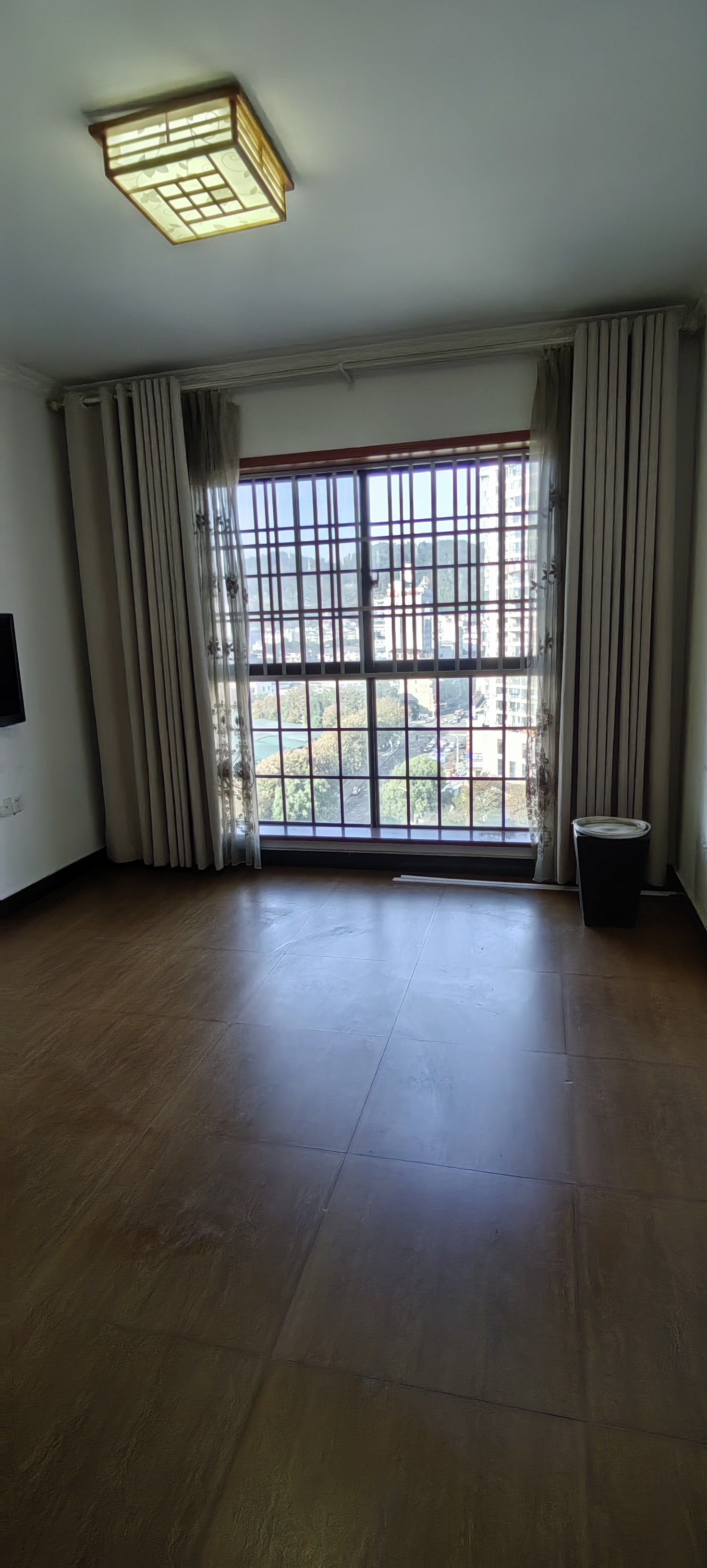 逸臣广场  3室2厅2卫    1800.0元/月室内图