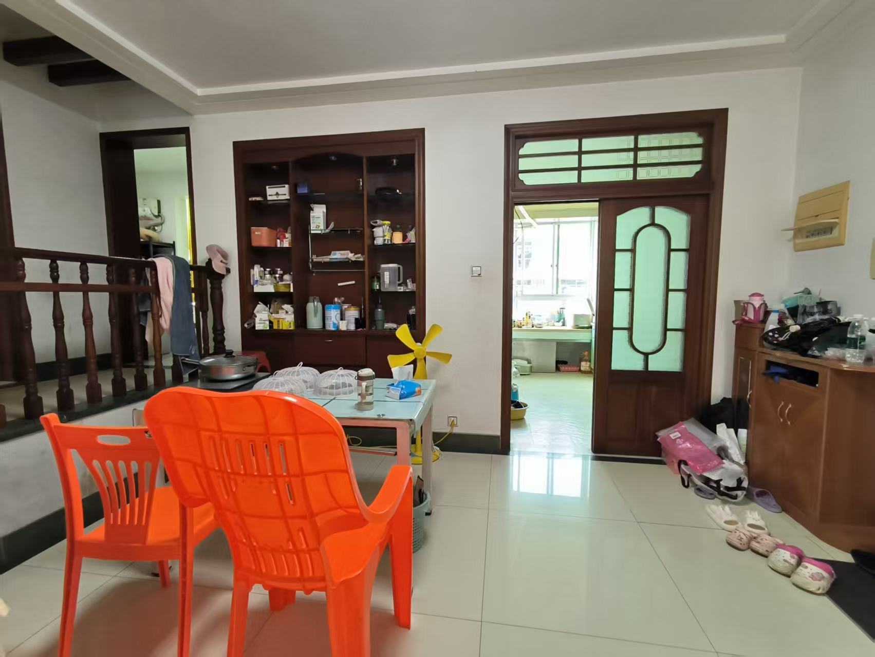 绿色佳园 3室2厅1卫 143.5万 绿色佳园 3室2厅1卫 143.5万客厅