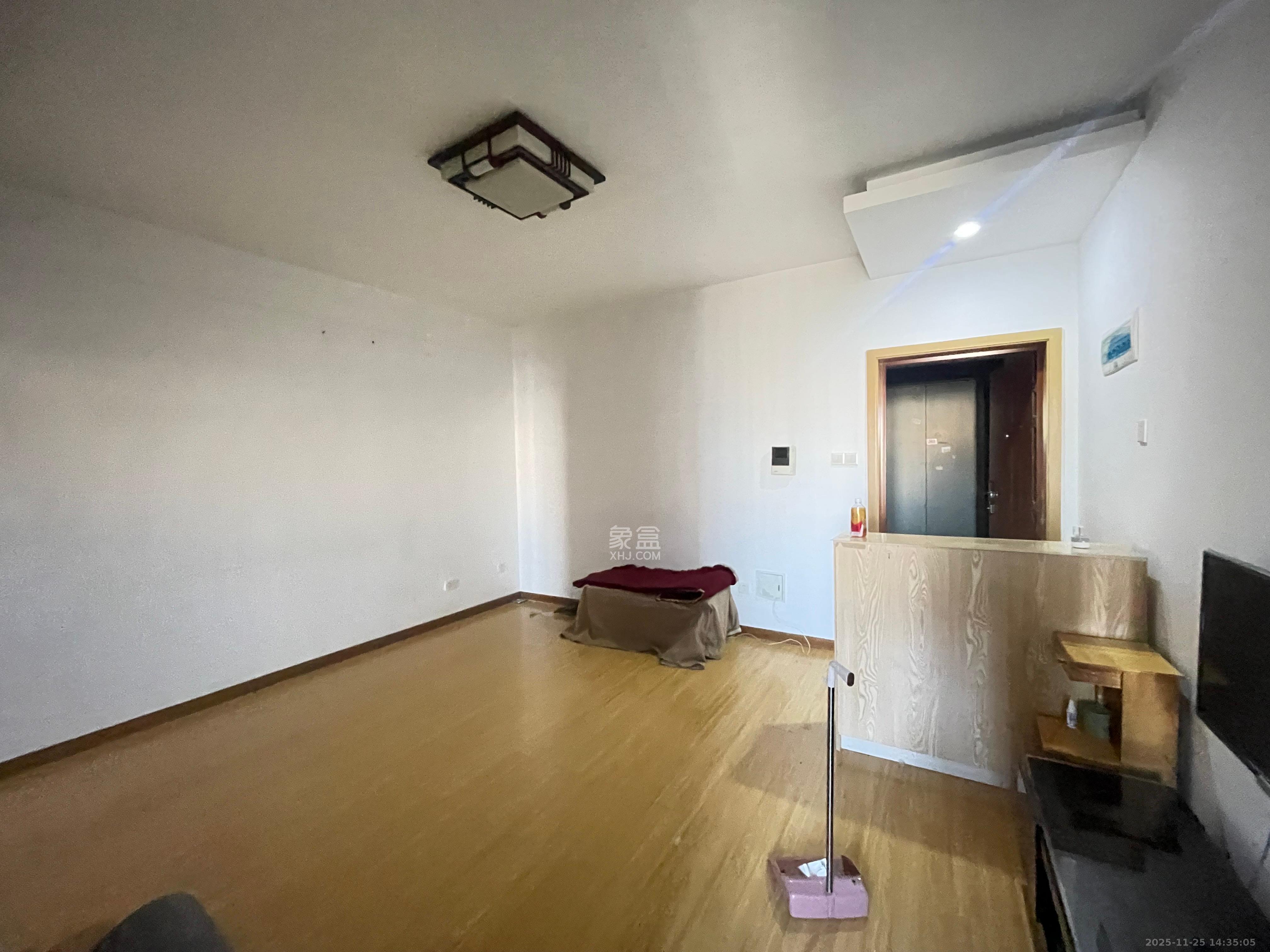 君悦紫园 1室1厅1卫 1700.0元/月 君悦紫园 1室1厅1卫 1700.0元/月室内图