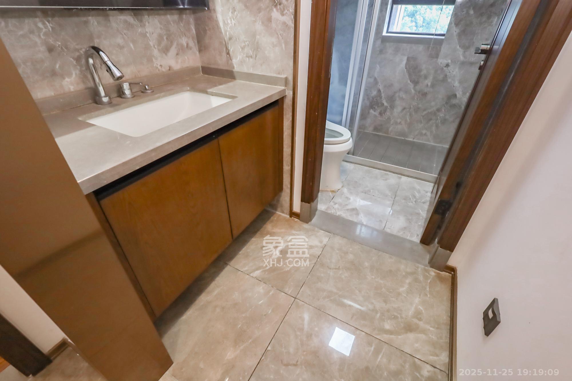 万科里金域国际 4室2厅2卫 318.0万 万科里金域国际 4室2厅2卫 318.0万卫生间