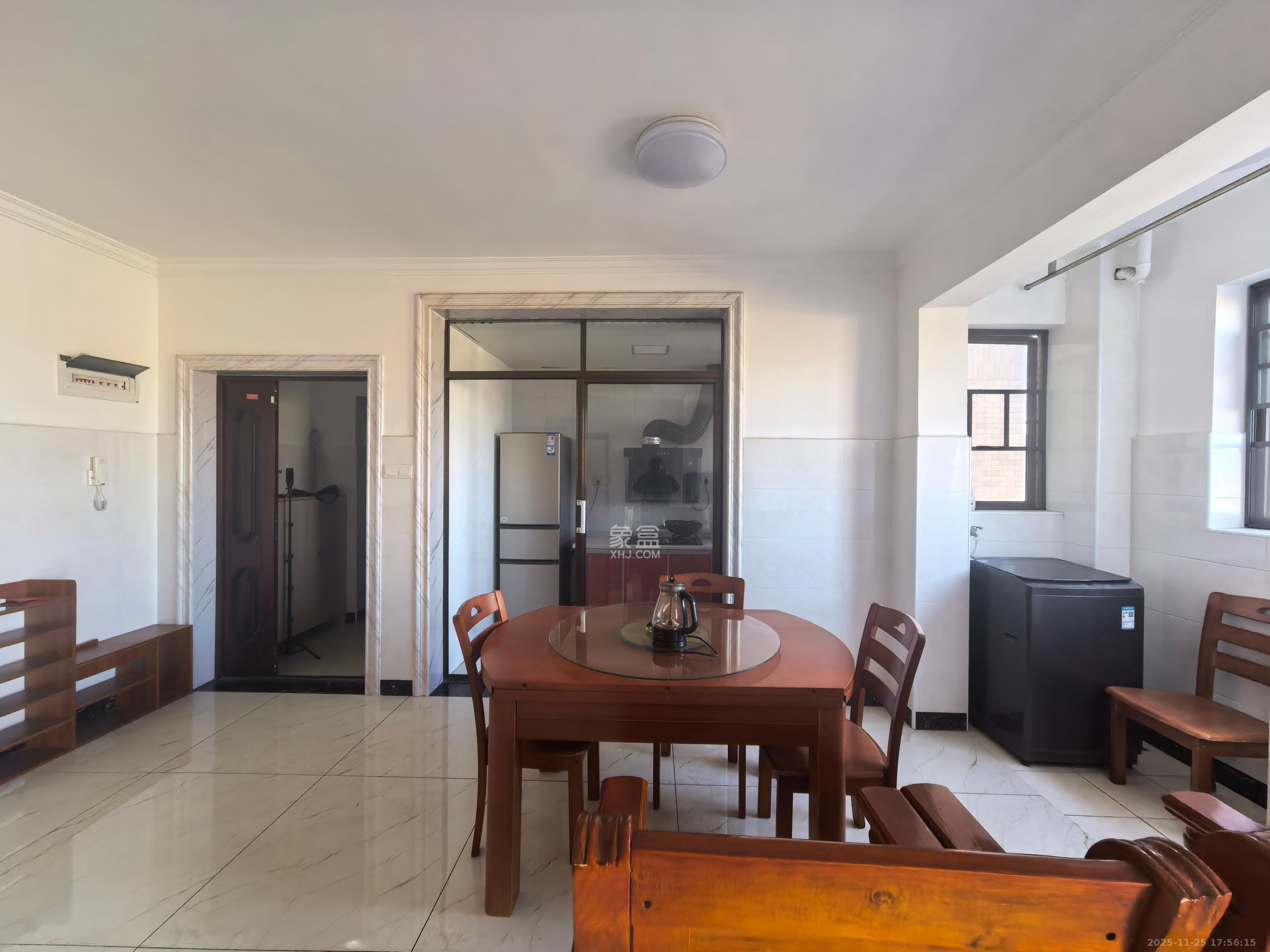 东岸梅园小区 1室2厅1卫 1800.0元/月 东岸梅园小区 1室2厅1卫 1800.0元/月室内图