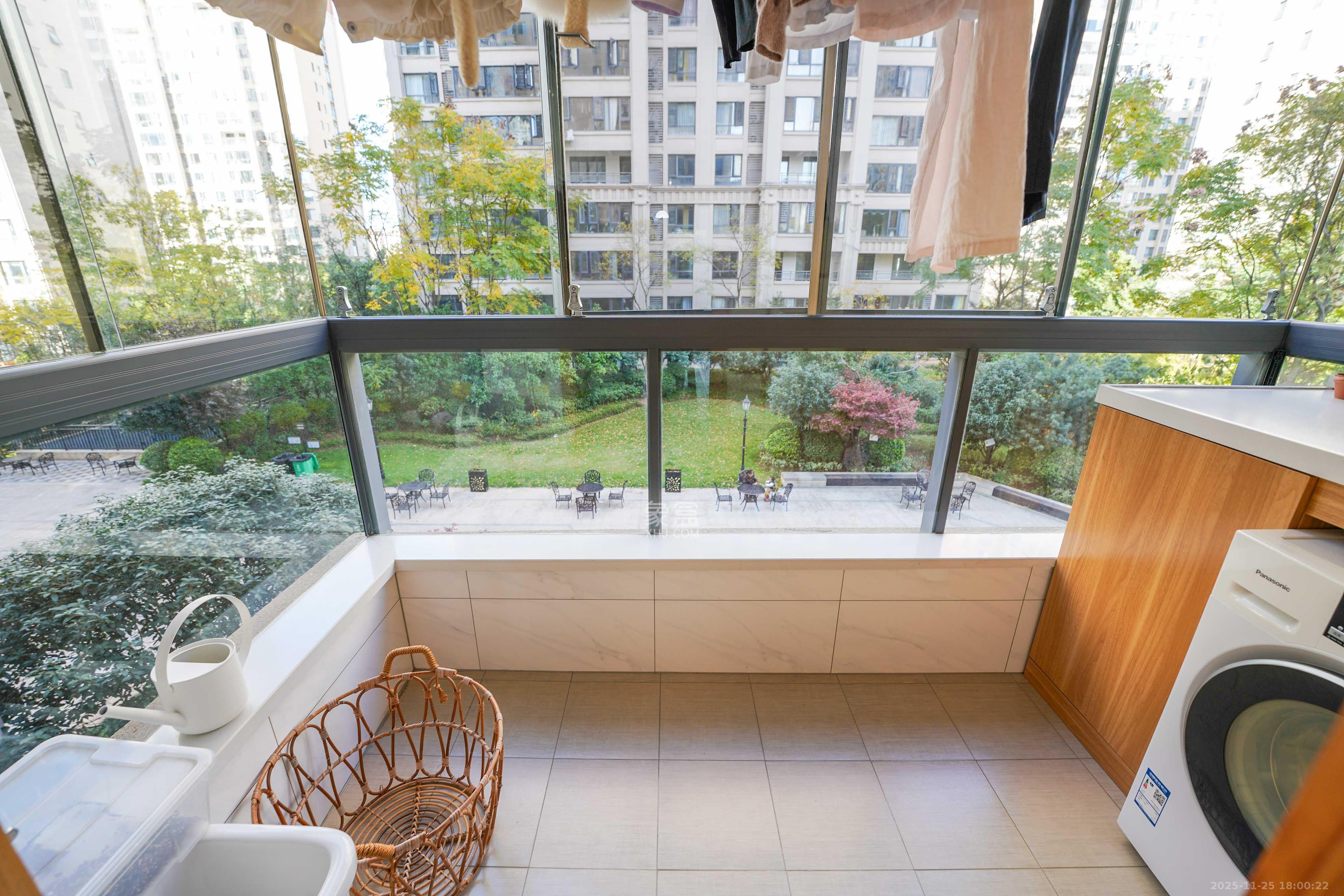 五矿万境蓝山  4室2厅2卫    168.0万阳台