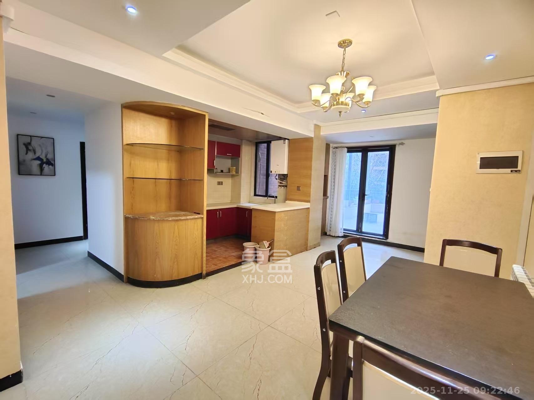 翡翠云天  3室2厅2卫    2300.0元/月室内图